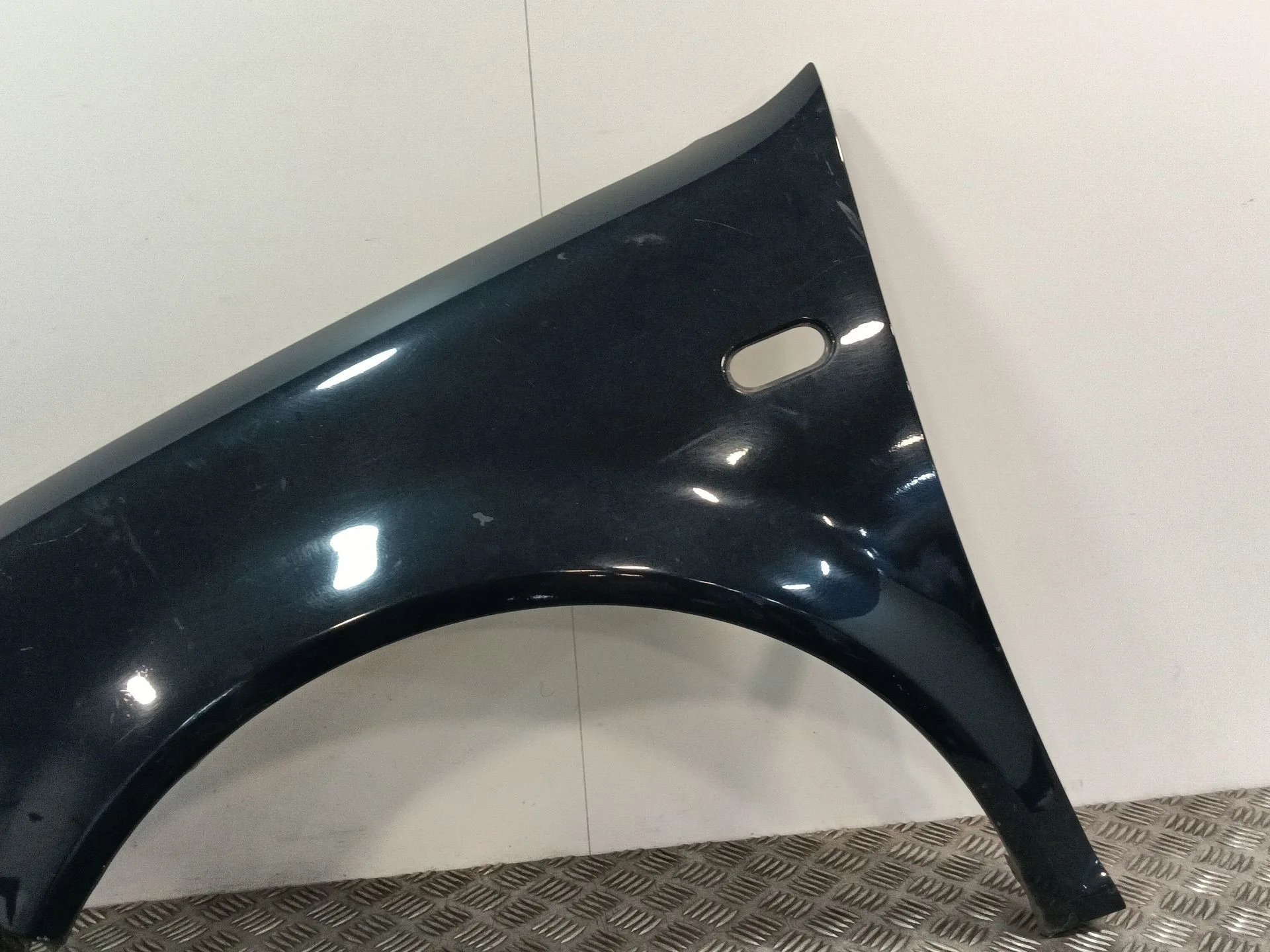 Aleta Delantera Izquierda para Volkswagen Golf Iv (1J1)
