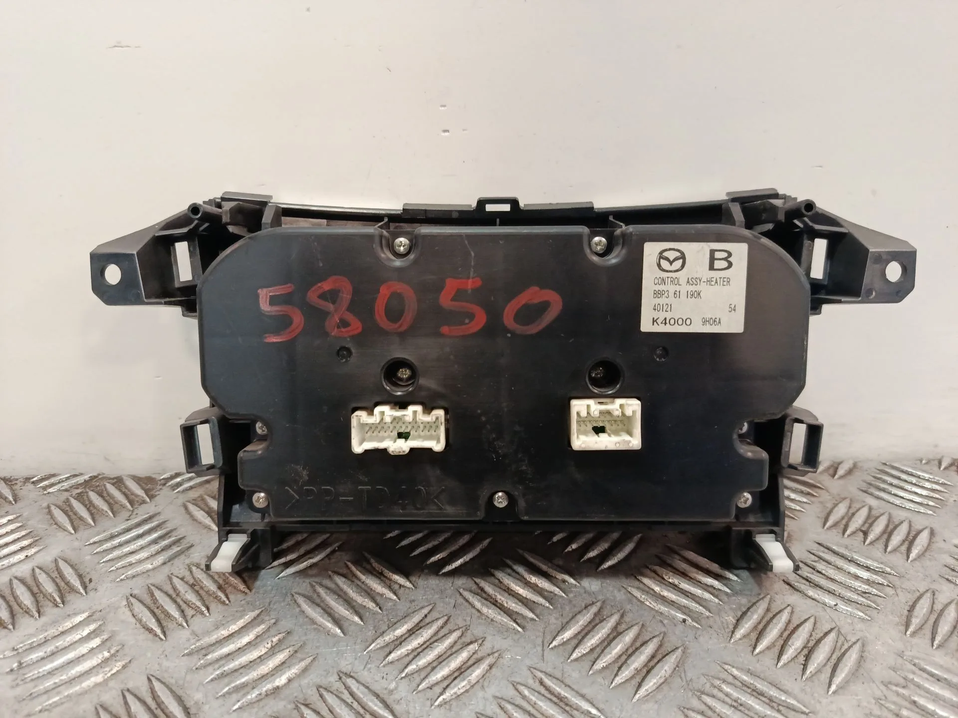 Mando Climatizador para Mazda 3 Lim. (Bl)