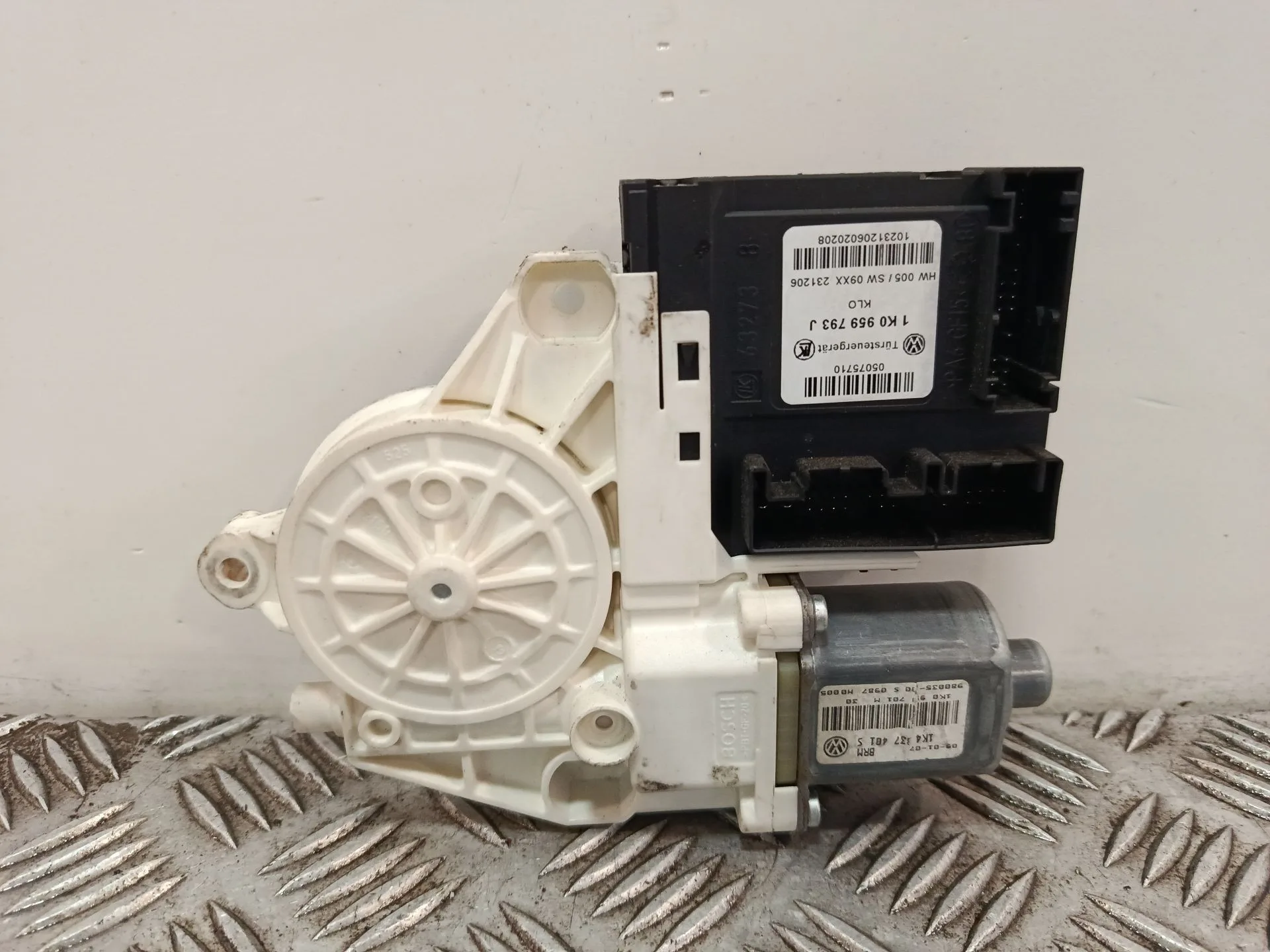 Motor Elevalunas Delantero Izquierdo para Volkswagen Golf V (1K1)