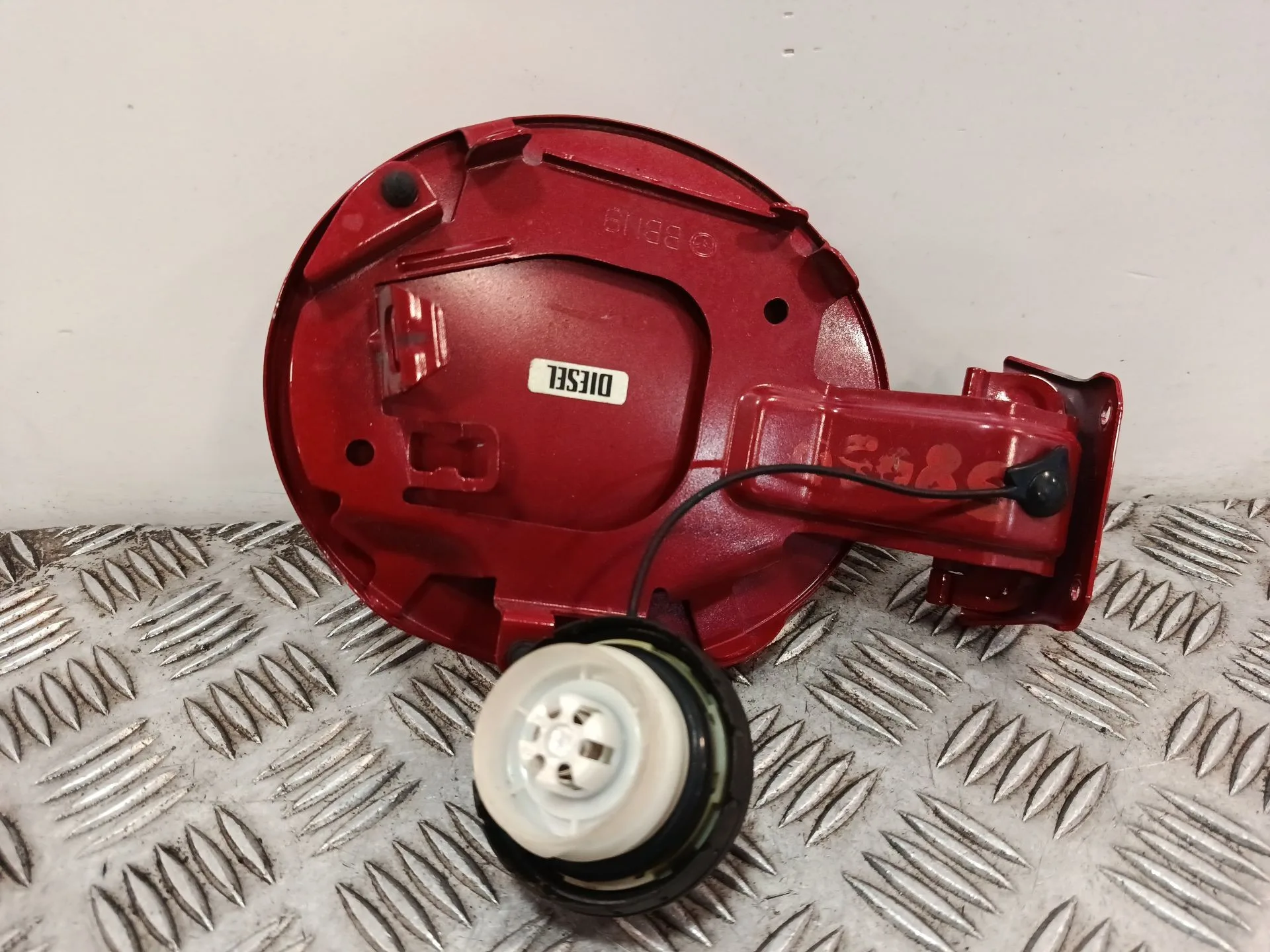 Tapa Exterior Combustible para Mazda 3 Lim. (Bl)
