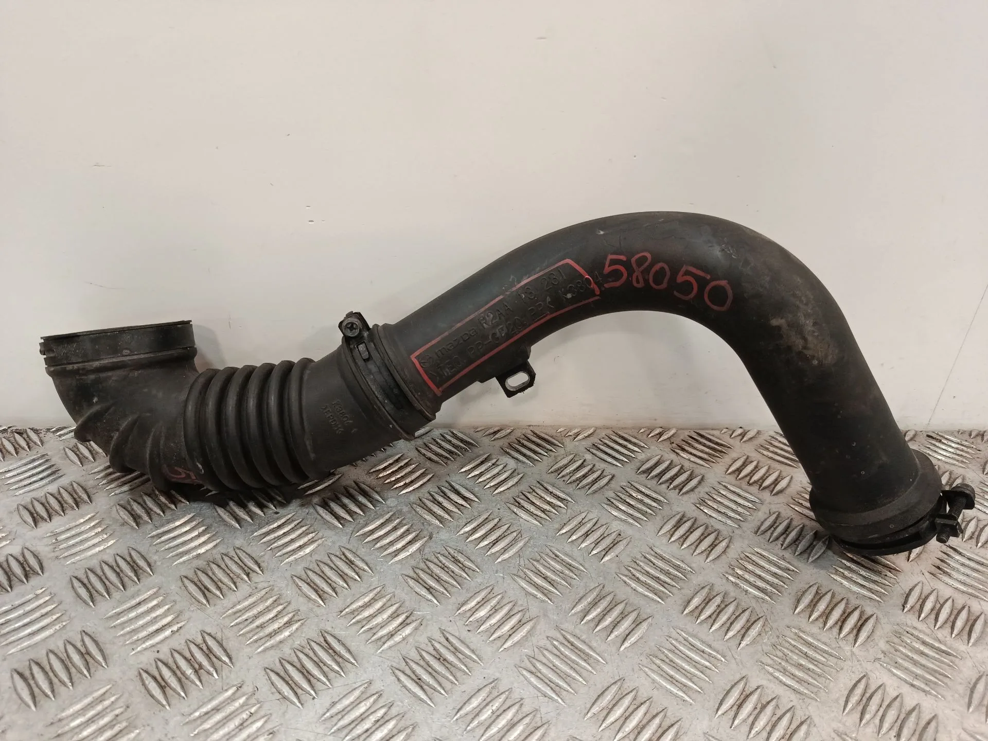 Tubo para Mazda 3 Lim. (Bl)
