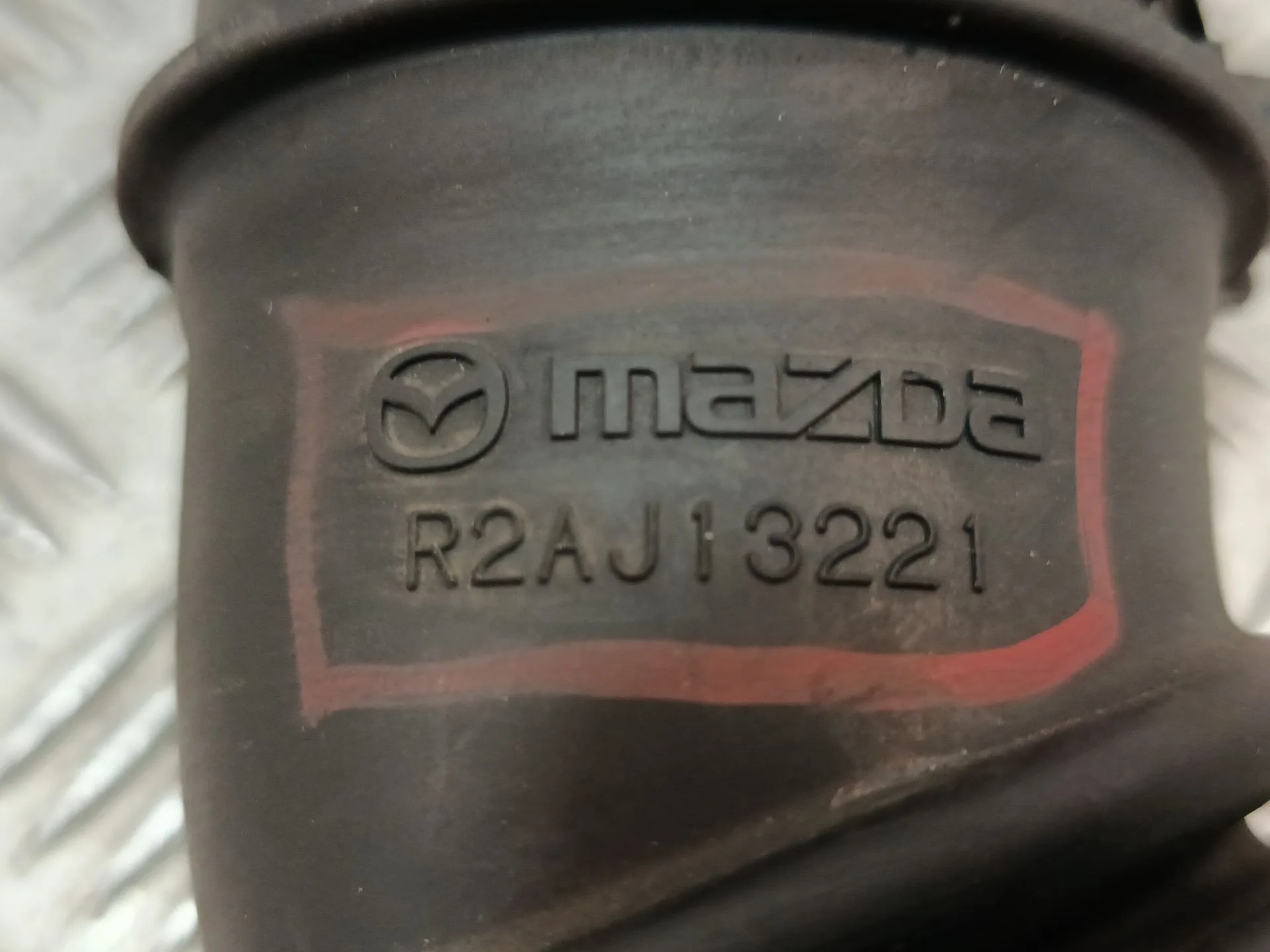 Tubo para Mazda 3 Lim. (Bl)