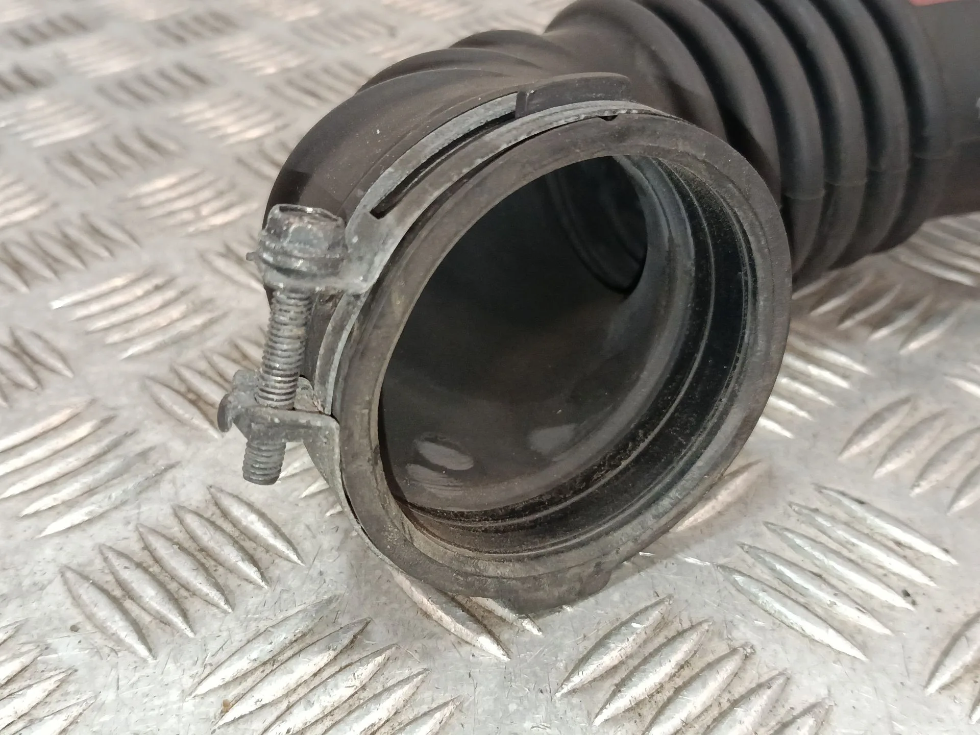 Tubo para Mazda 3 Lim. (Bl)
