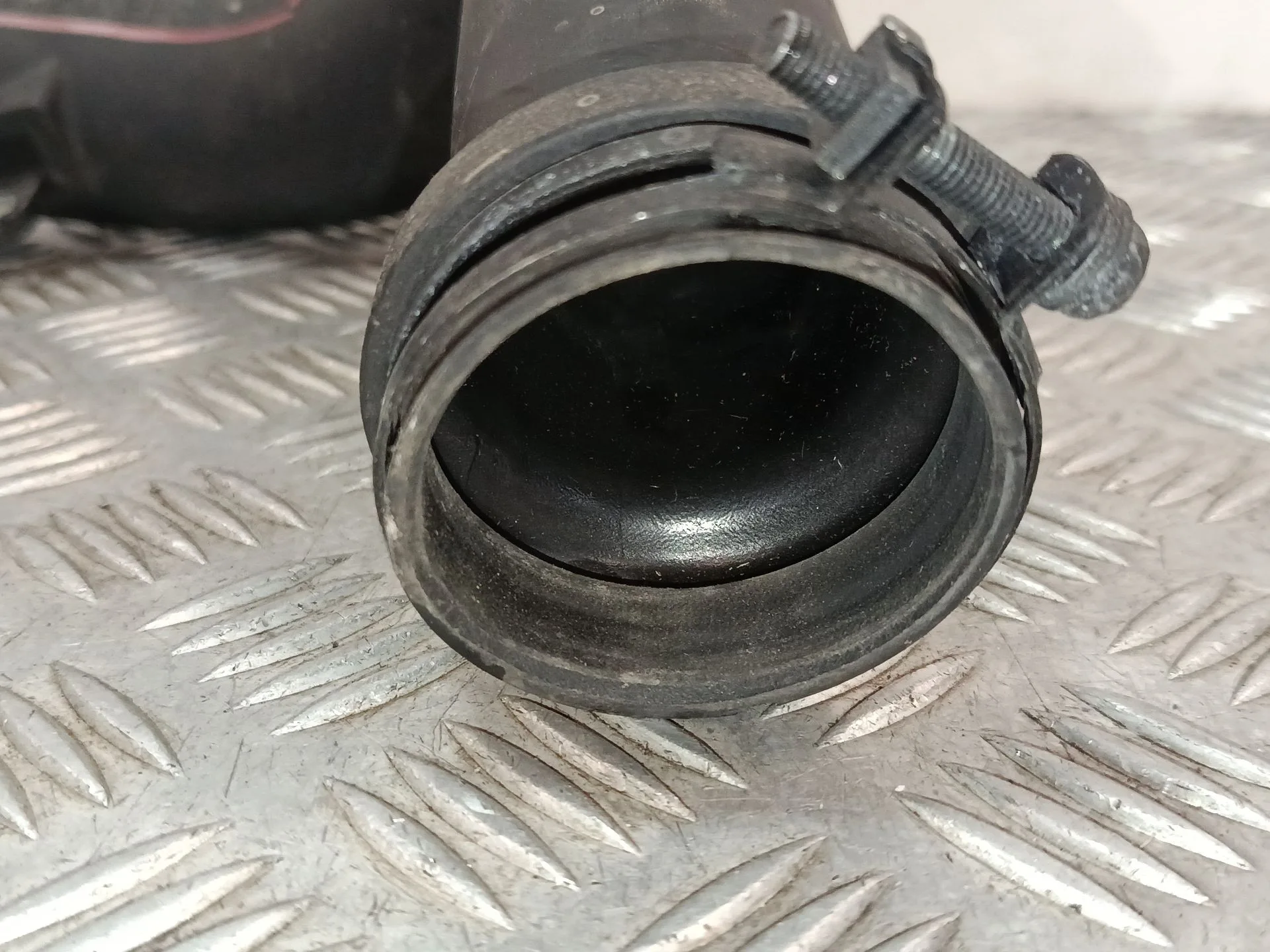 Tubo para Mazda 3 Lim. (Bl)