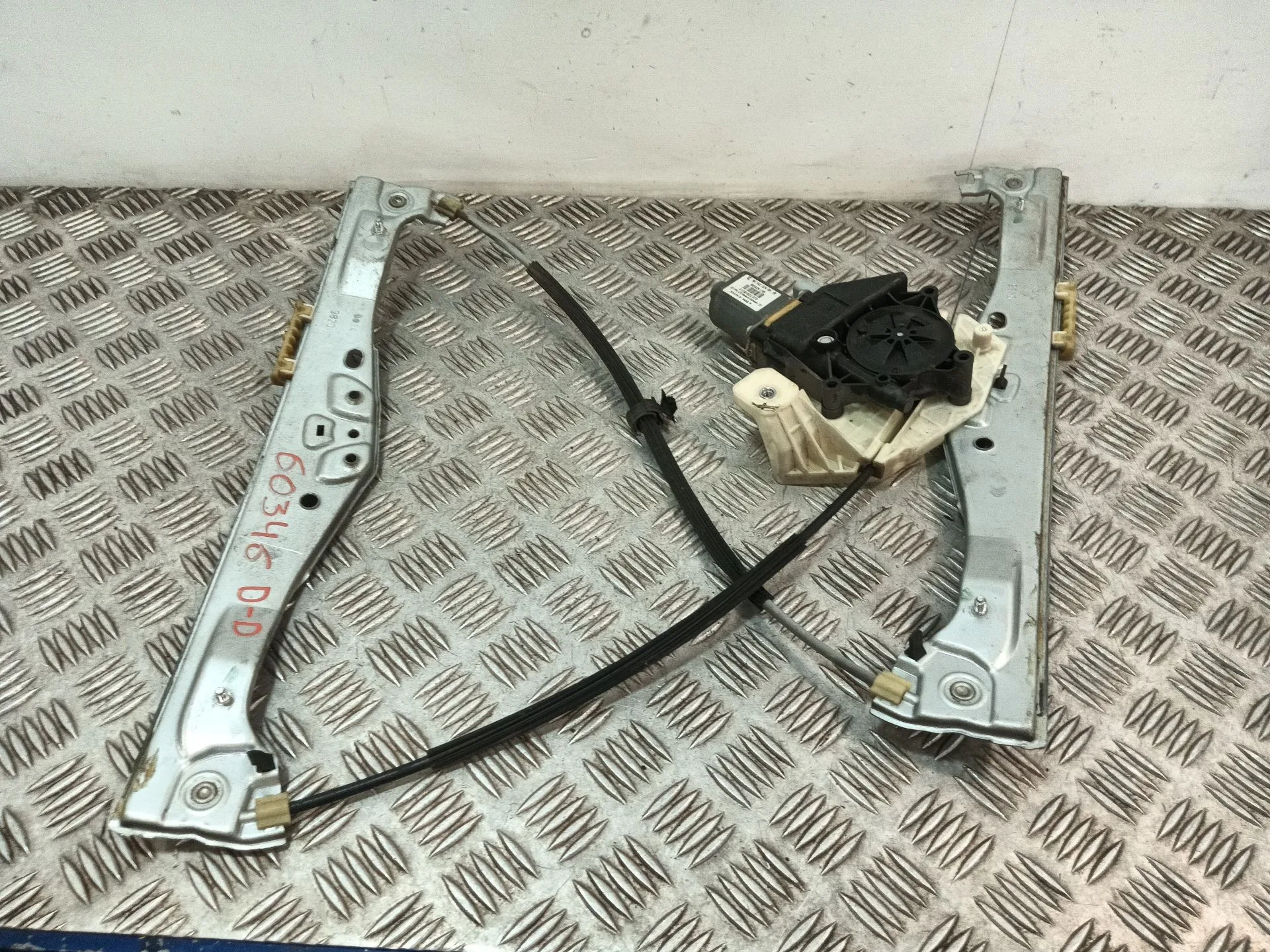 Elevalunas Delantero Derecho para Citroën C4 Cactus