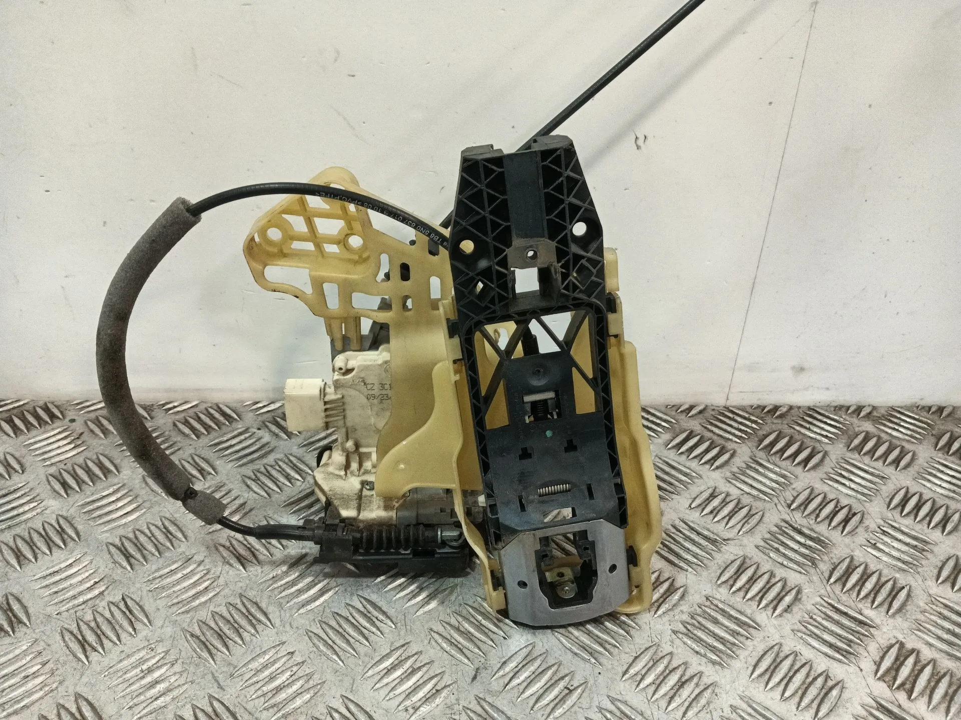 Cerradura Puerta Delantera Izquierda para Volkswagen Tiguan (5N_)