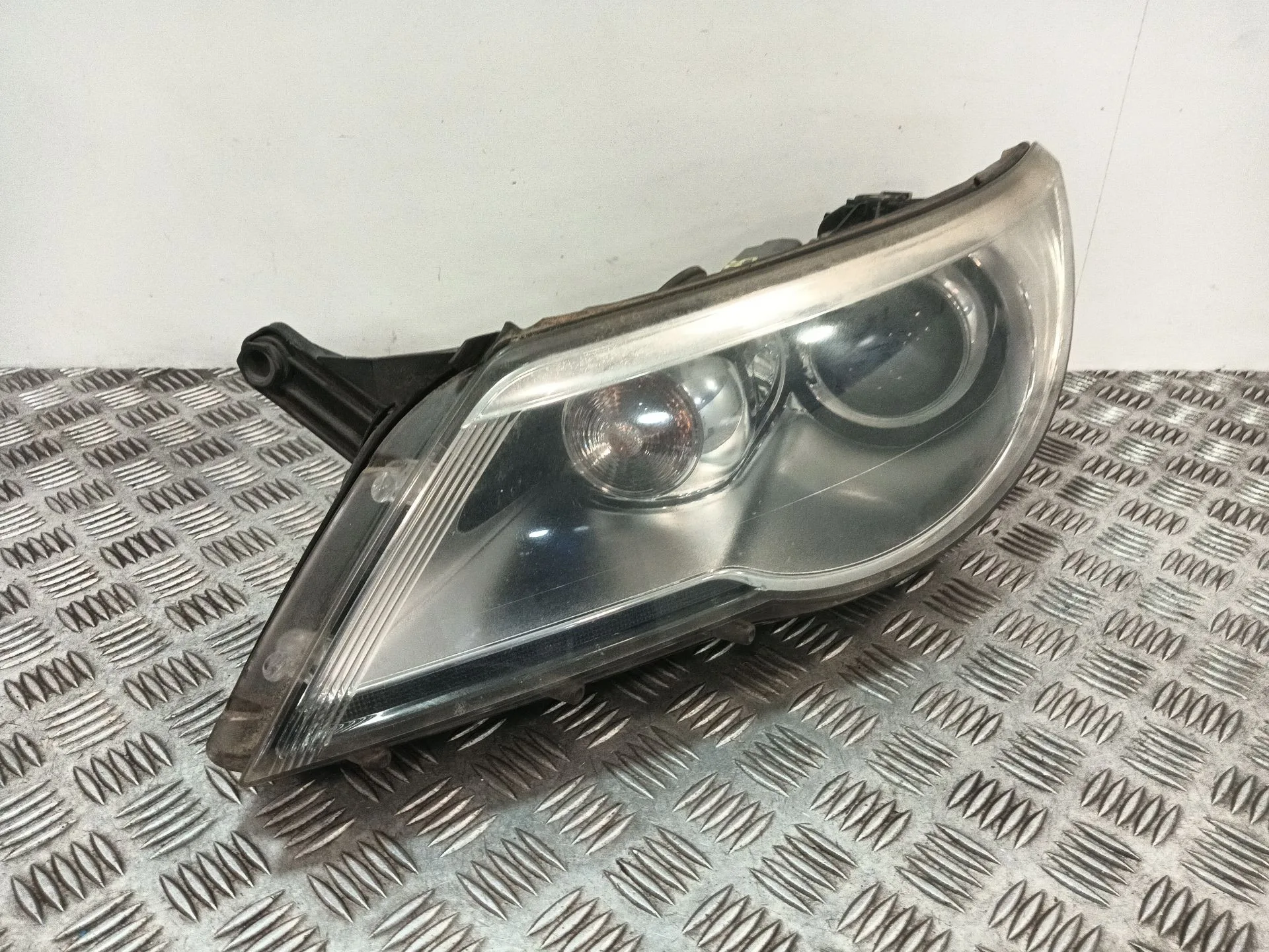 Faro Izquierdo para Volkswagen Tiguan (5N_)