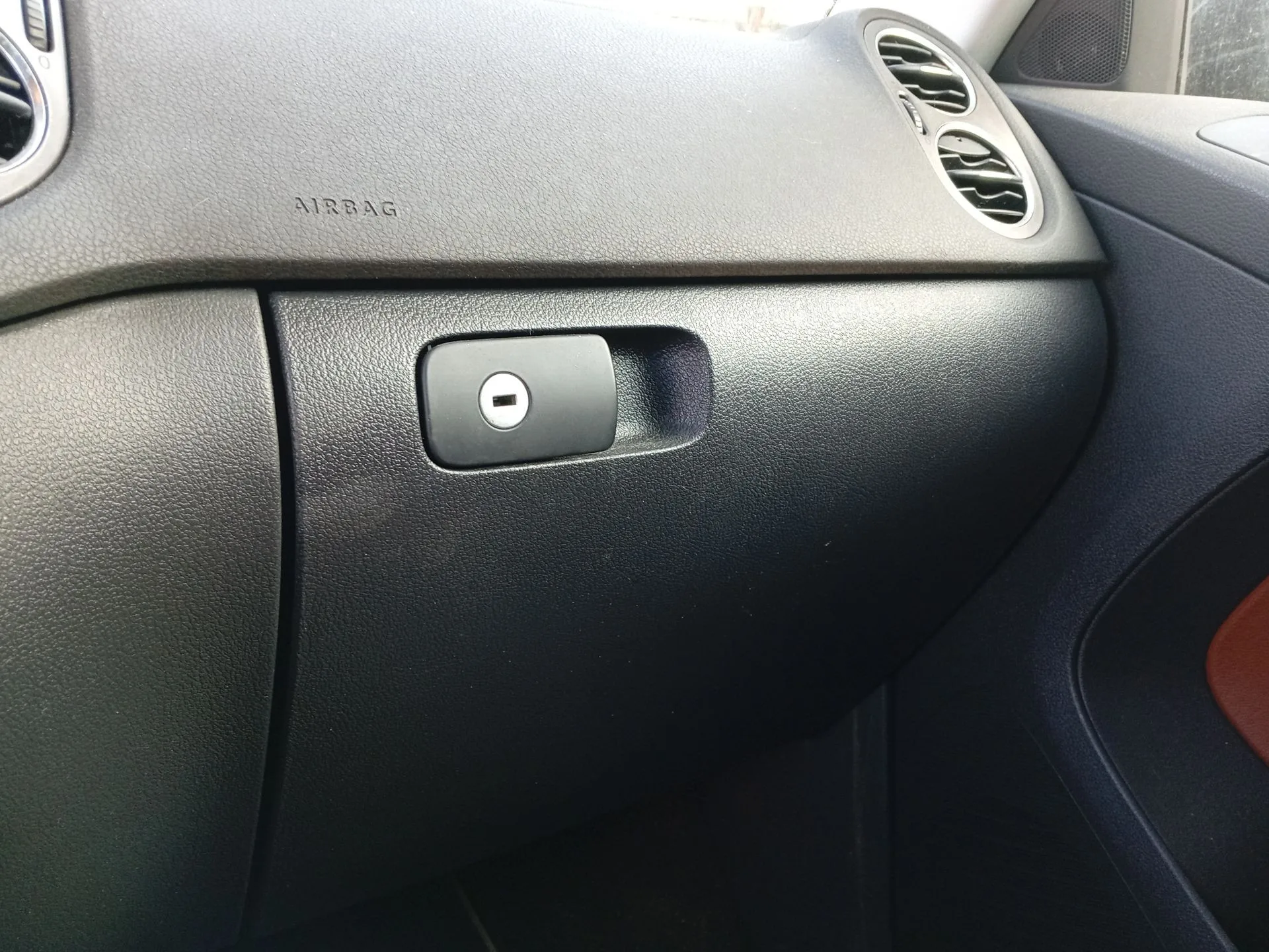 Guantera para Volkswagen Tiguan (5N_)