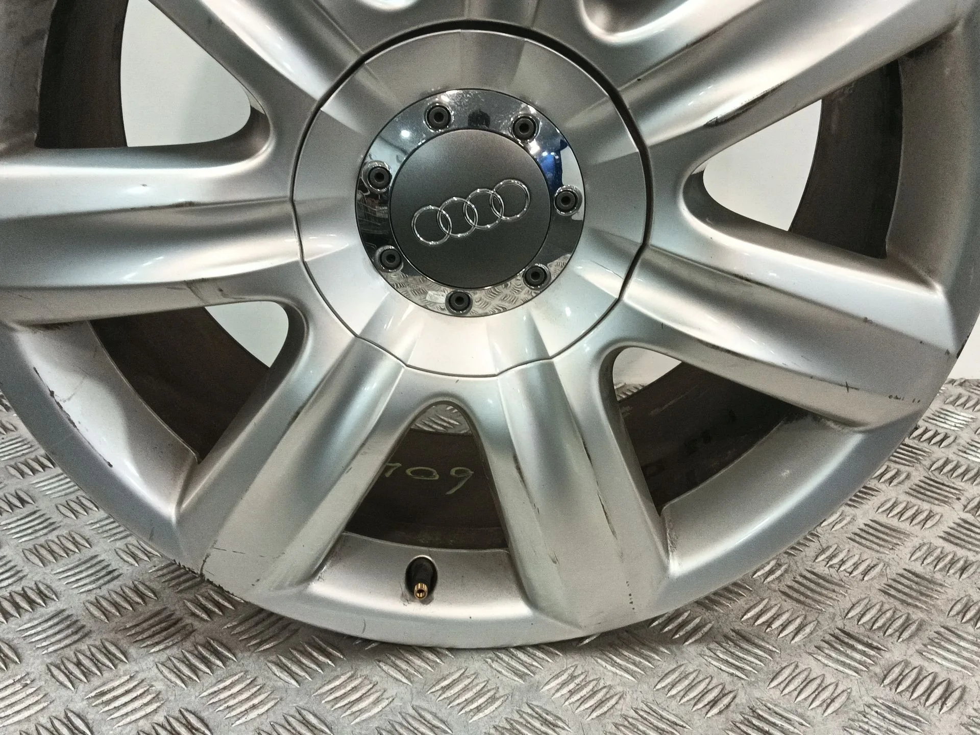 Llanta para Audi Q7 (4Lb)