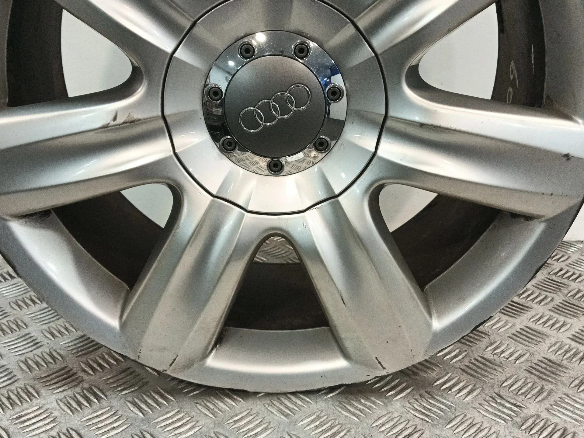 Llanta para Audi Q7 (4Lb)