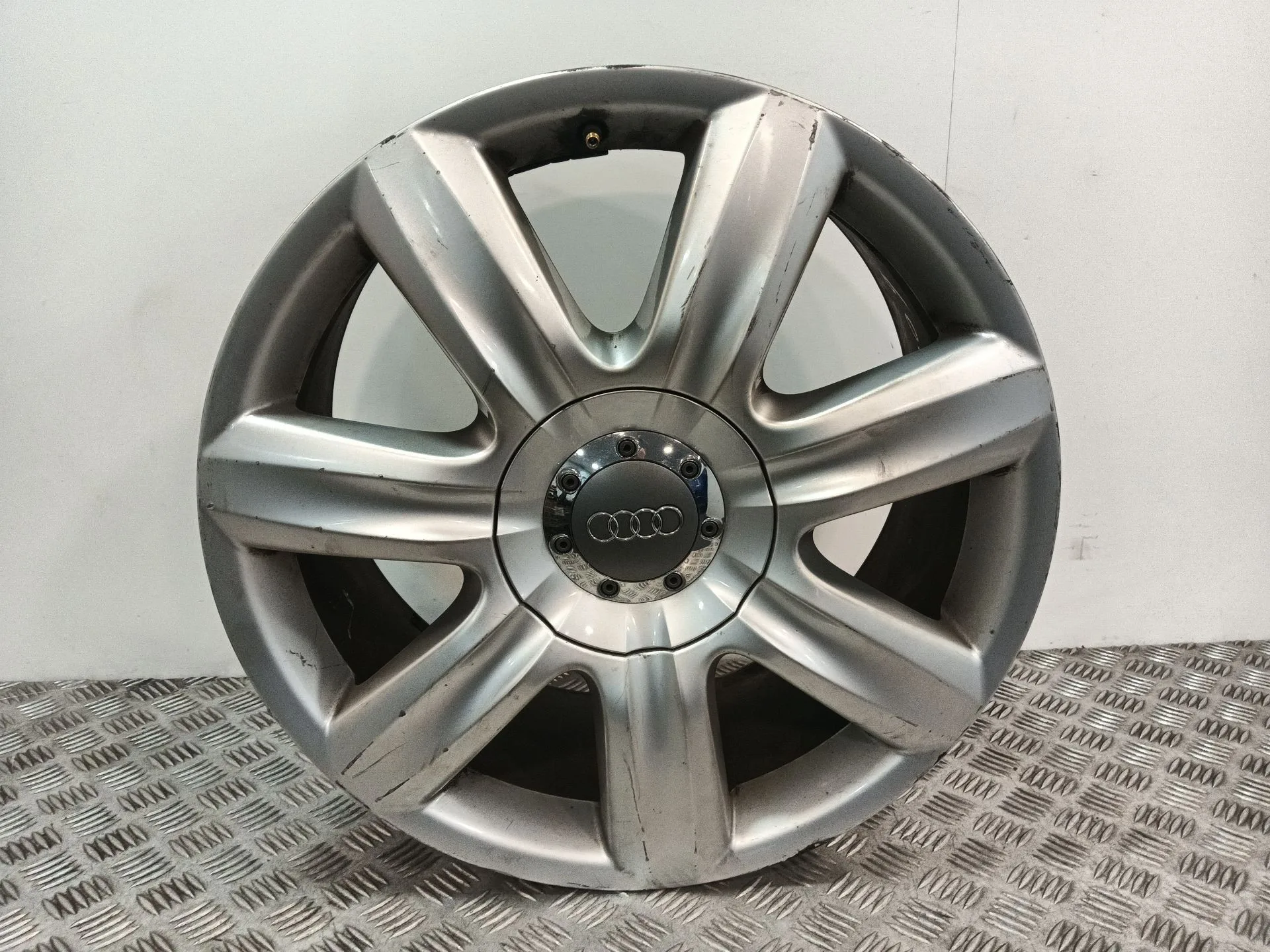 Llanta para Audi Q7 (4Lb)