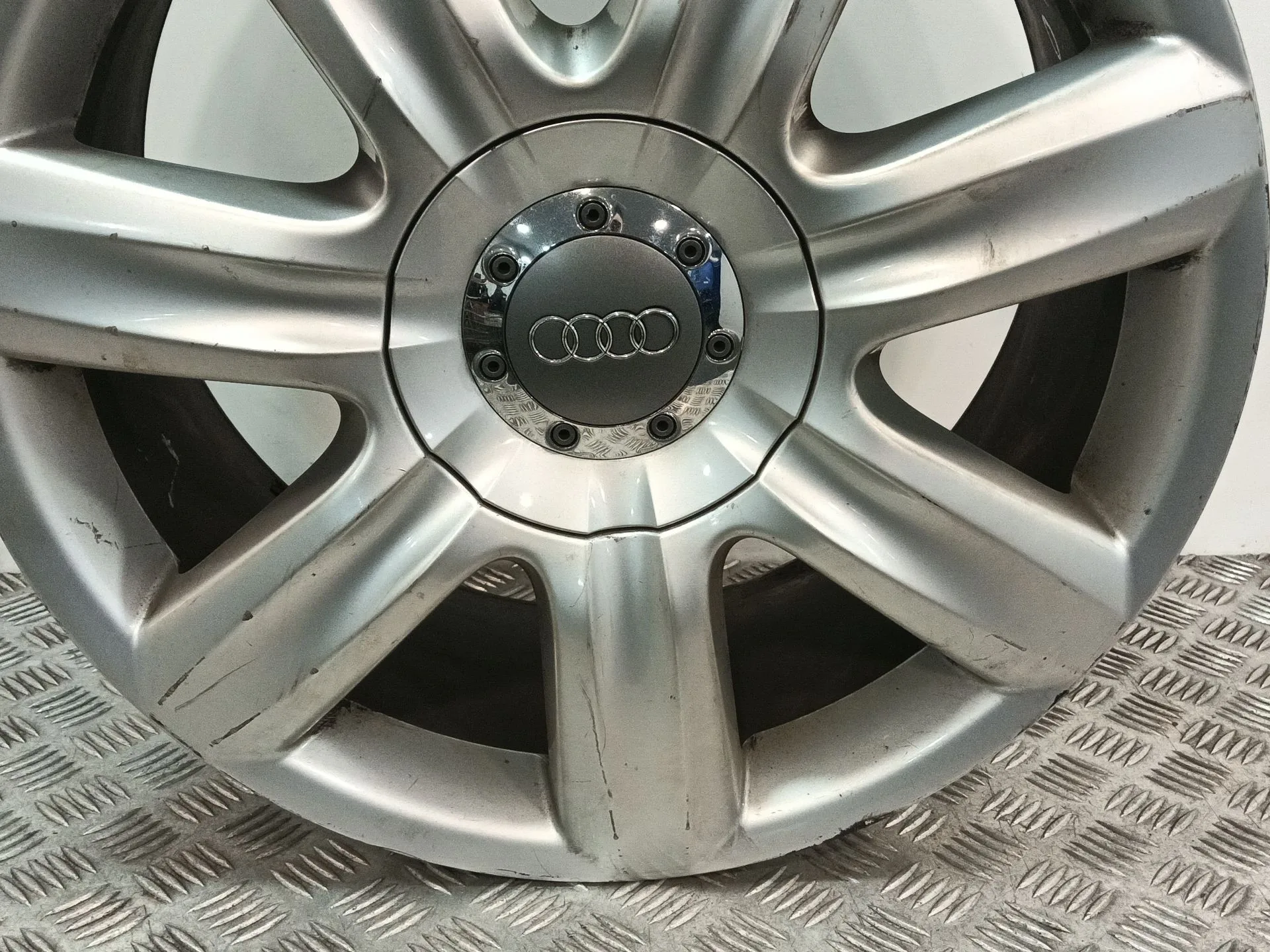 Llanta para Audi Q7 (4Lb)