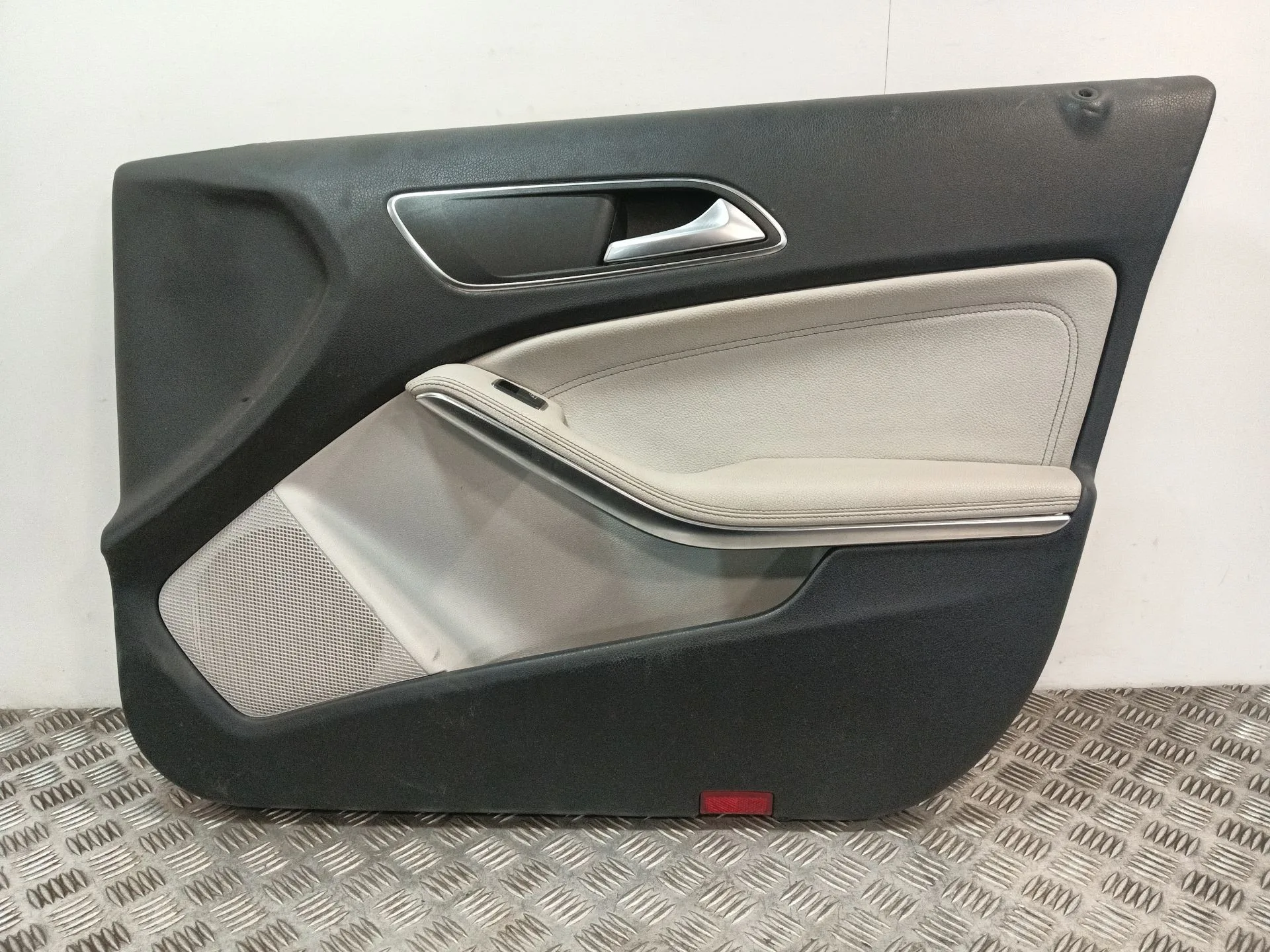 Guarnecido Puerta Delantera Derecha para Mercedes-Benz Clase A (W176)