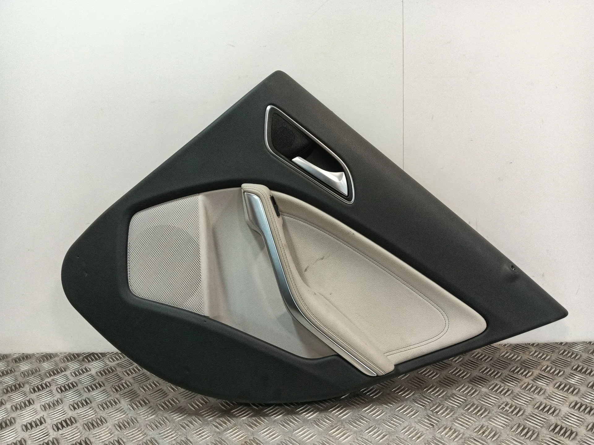 Guarnecido Puerta Trasera Derecha para Mercedes-Benz Clase A (W176)