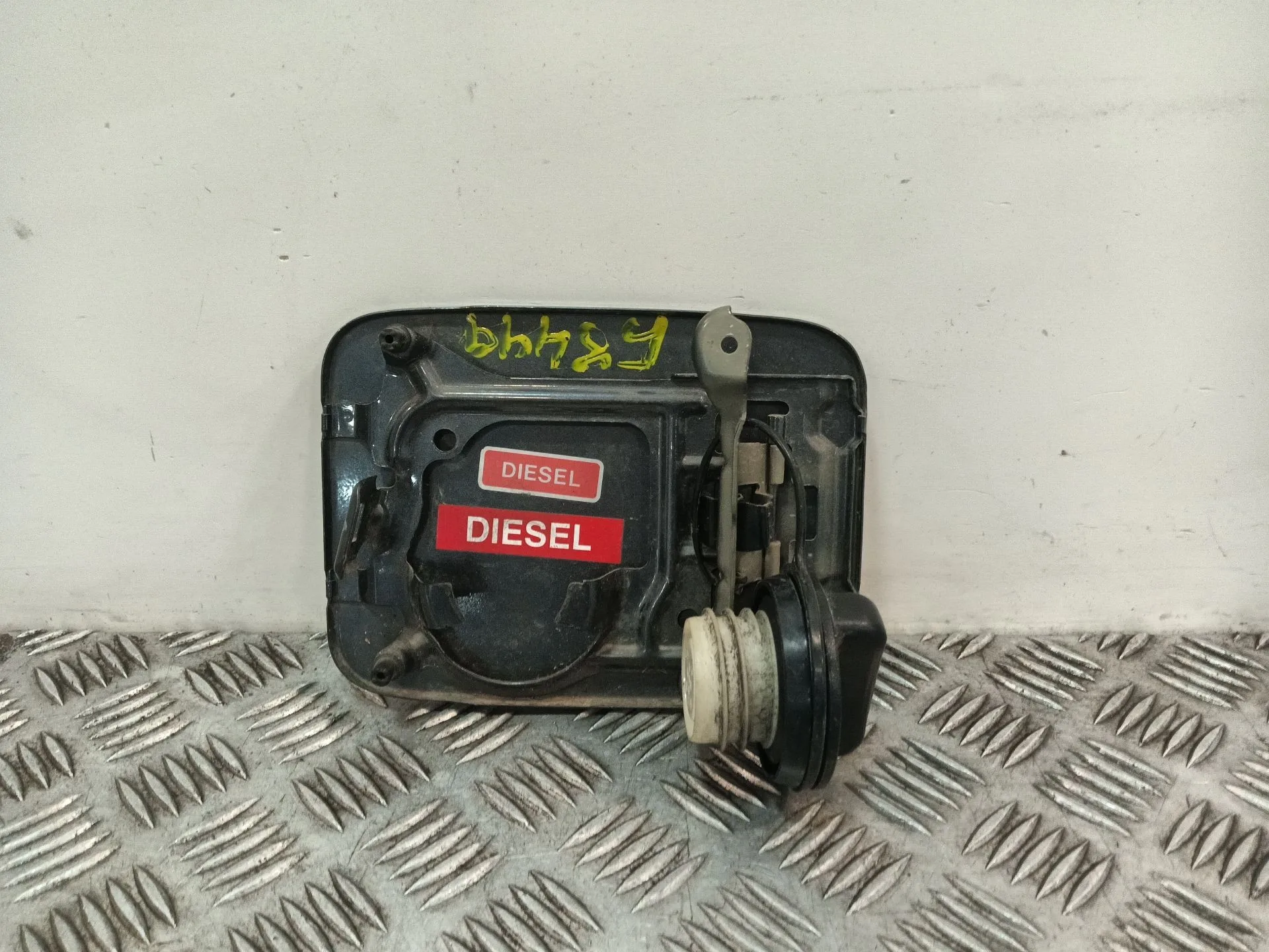 Tapa Exterior Combustible para Nissan Pathfinder (R51)