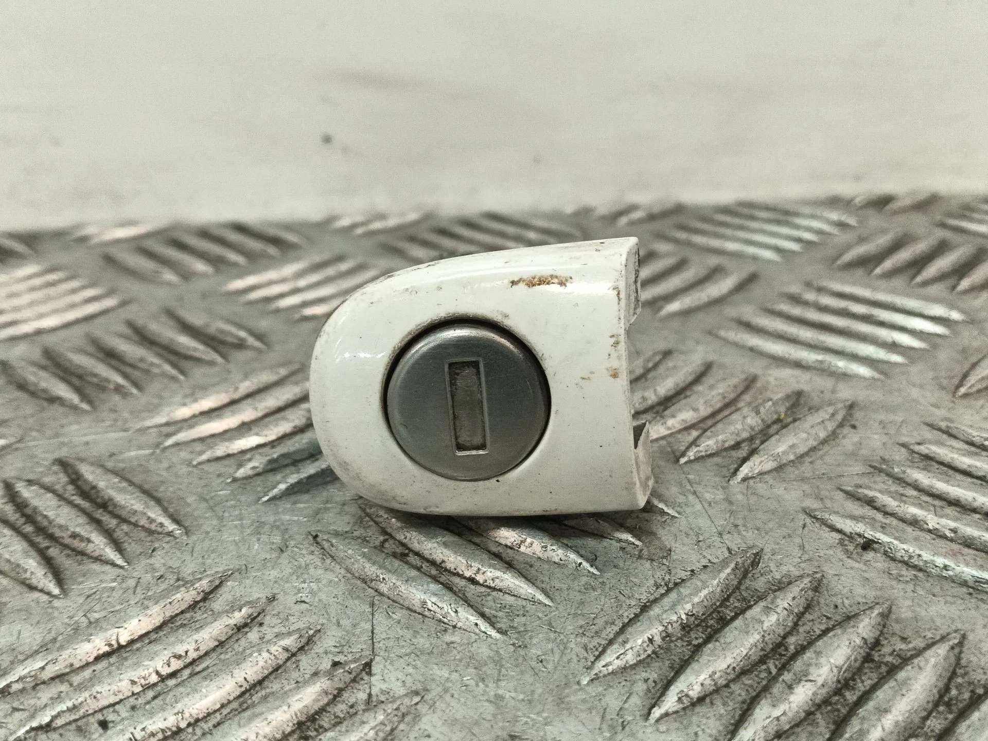 Bombin Puerta Delantera Izquierda para Volkswagen Polo (9N1)
