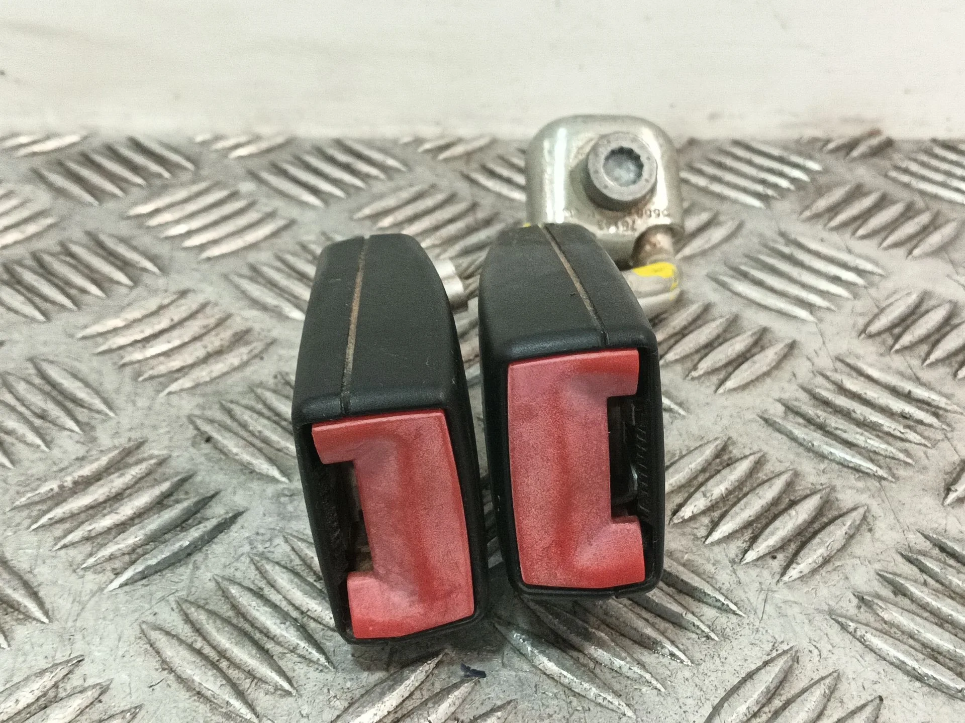 Enganche Cinturon Trasero Izquierdo para Seat Leon (1P1)