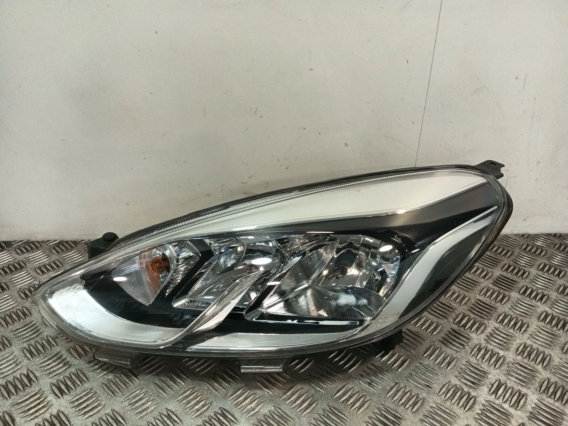 Faro Izquierdo para Ford Fiesta Vii (Hj, Hf)