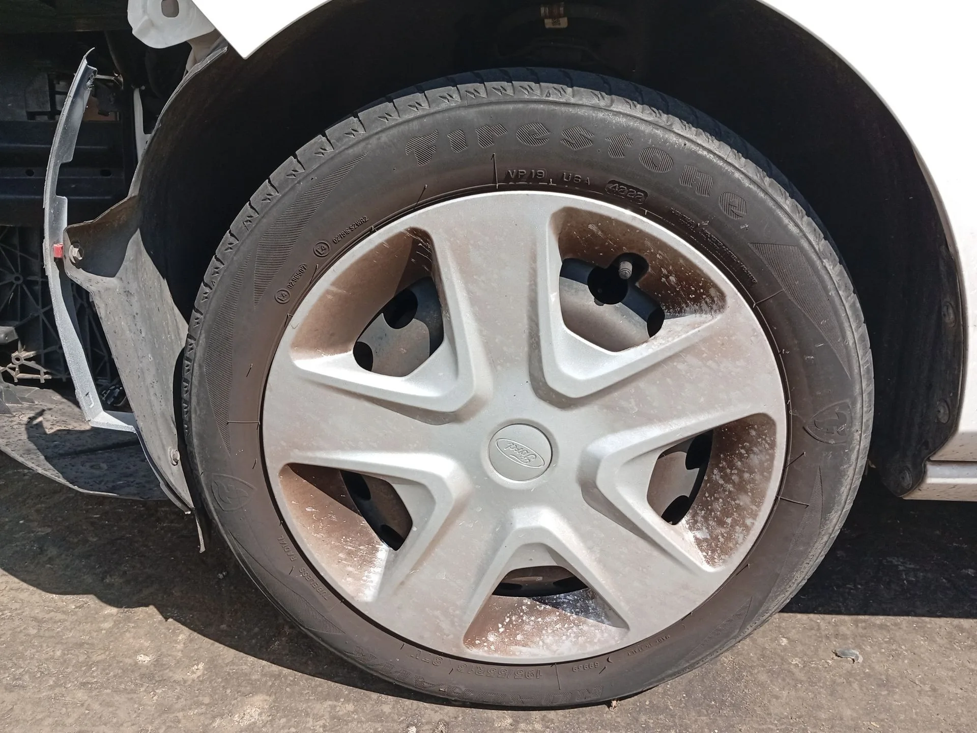Mangueta Delantera Izquierda para Ford Fiesta Vii (Hj, Hf)