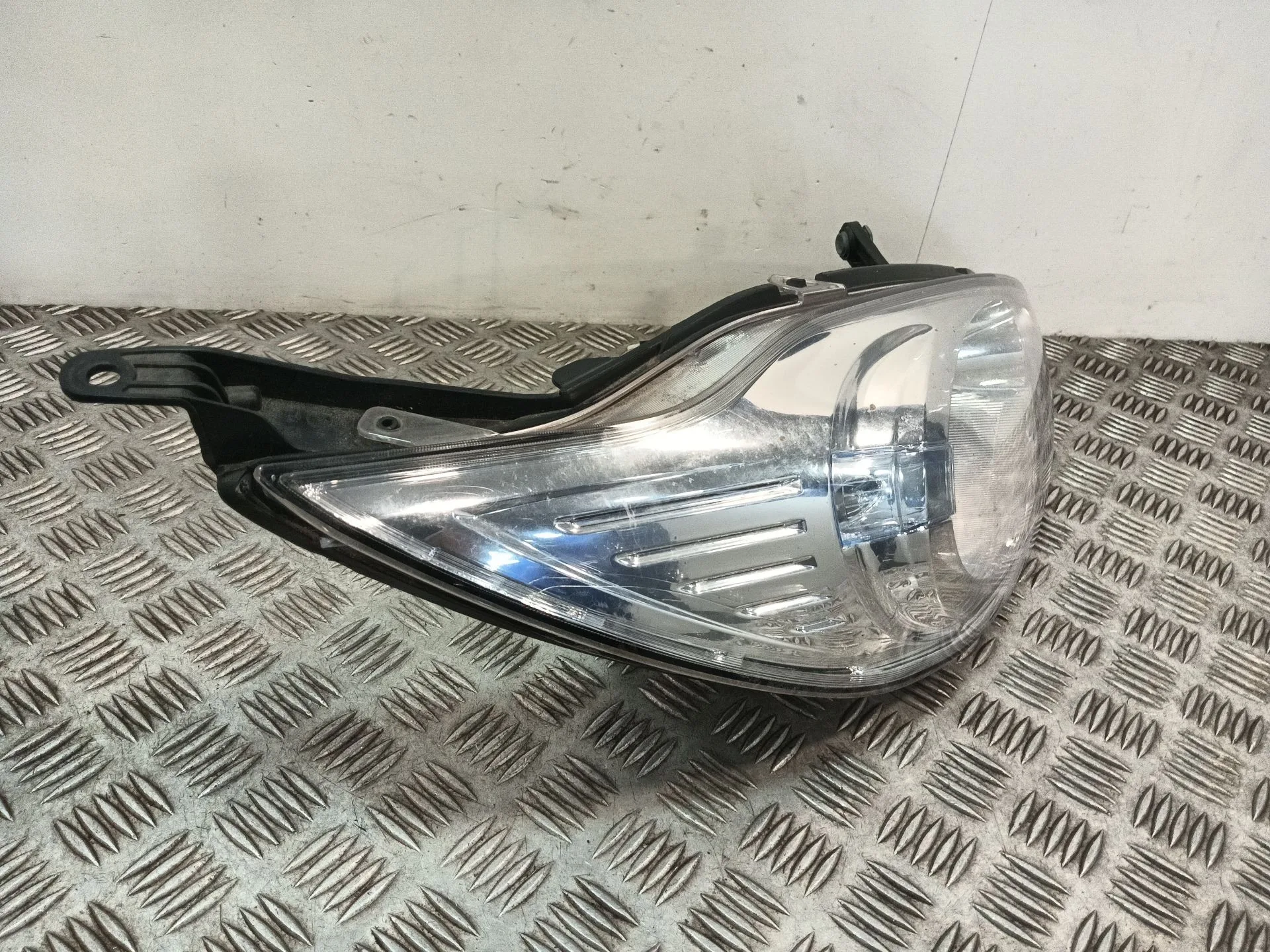 Faro Derecho para Ford Ka (Ru8)
