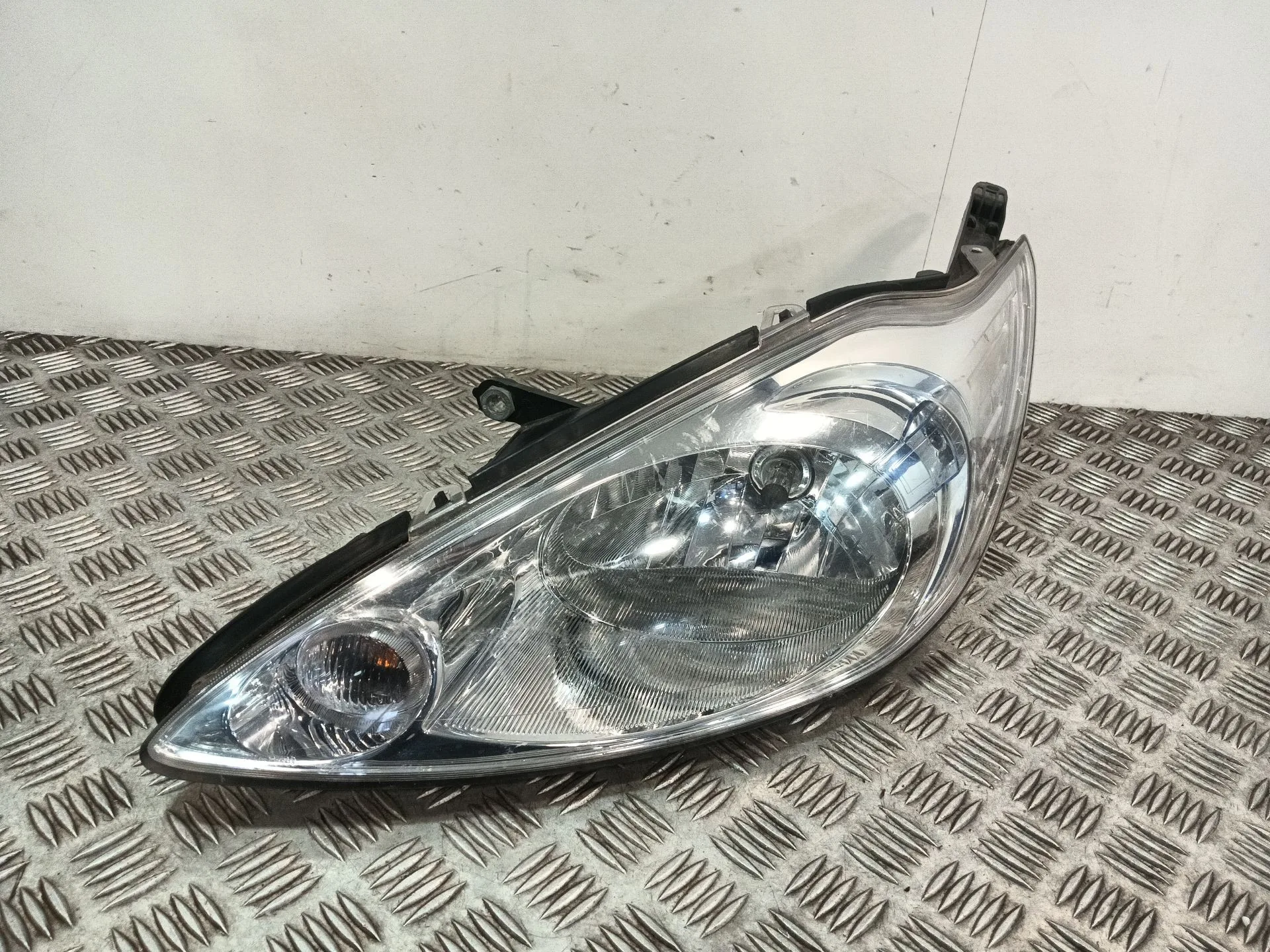 Faro Izquierdo para Ford Ka (Ru8)