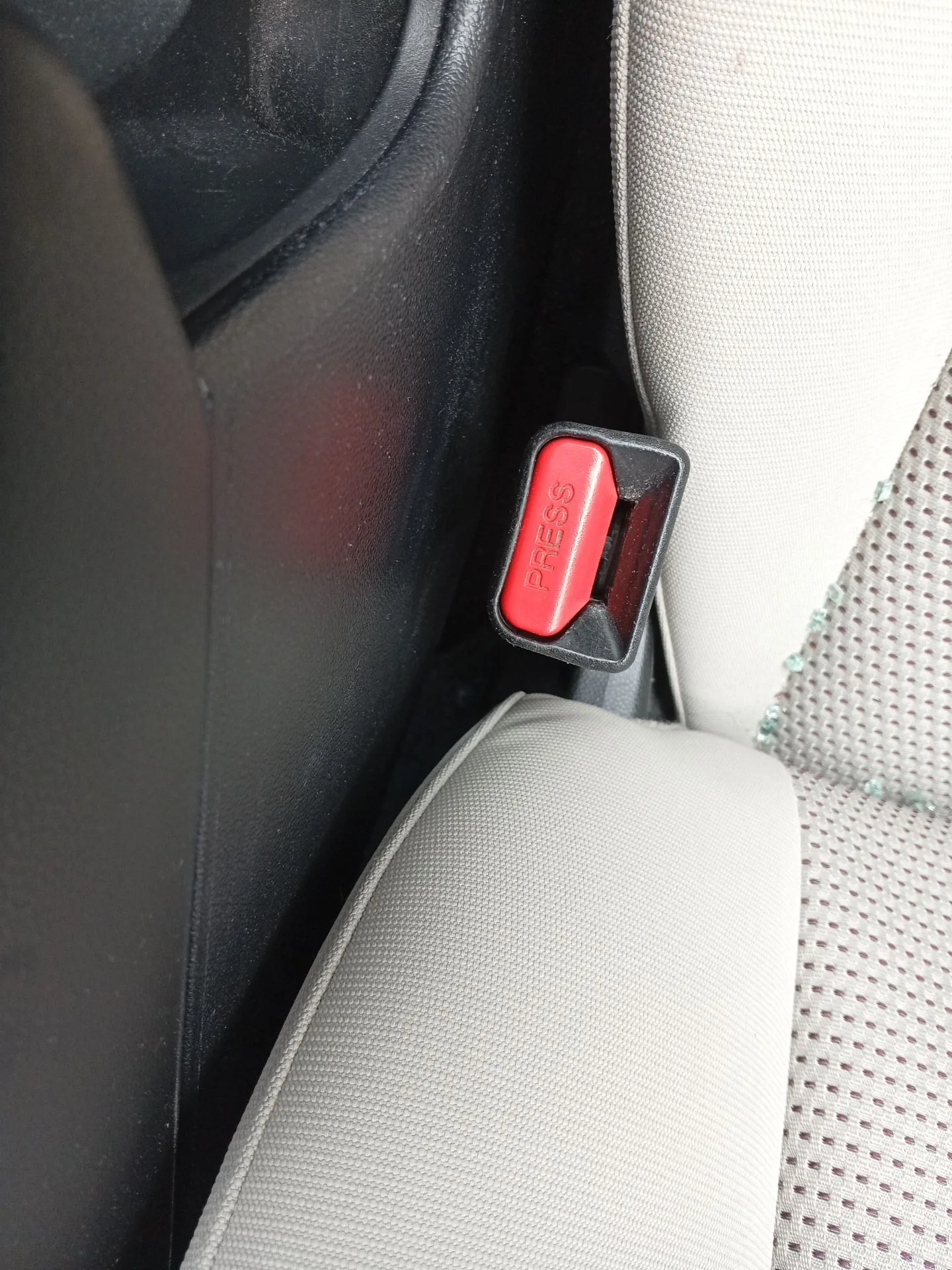 Enganche Cinturon Delantero Derecho para Mazda 3 (Bk)