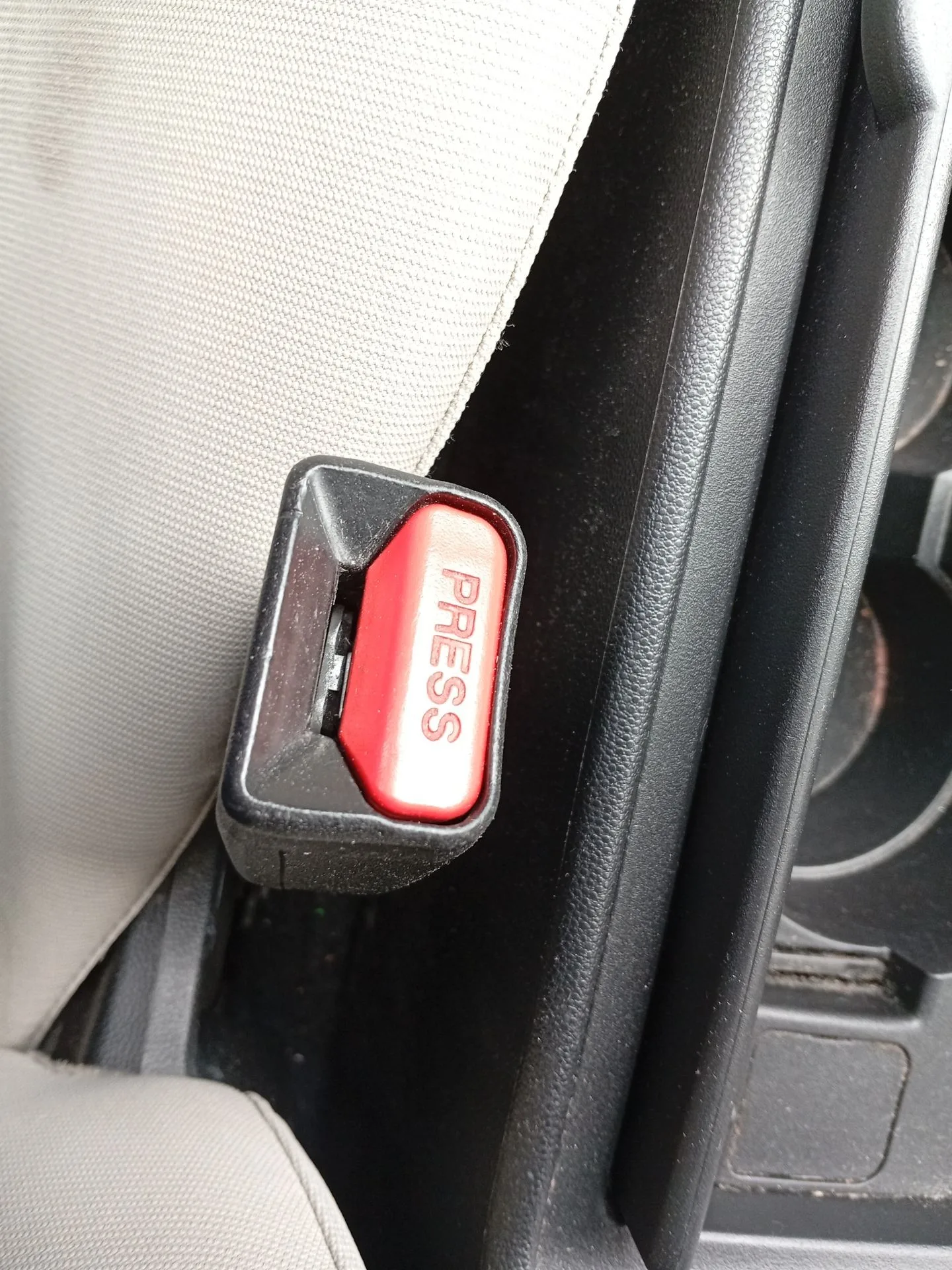 Enganche Cinturon Delantero Izquierdo para Mazda 3 (Bk)
