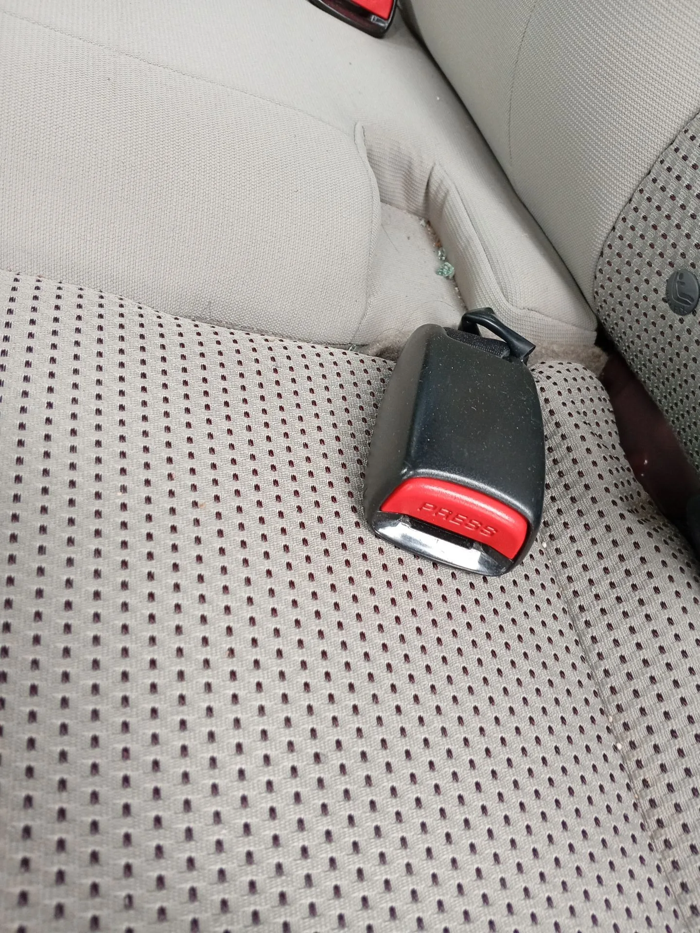 Enganche Cinturon Trasero Izquierdo para Mazda 3 (Bk)