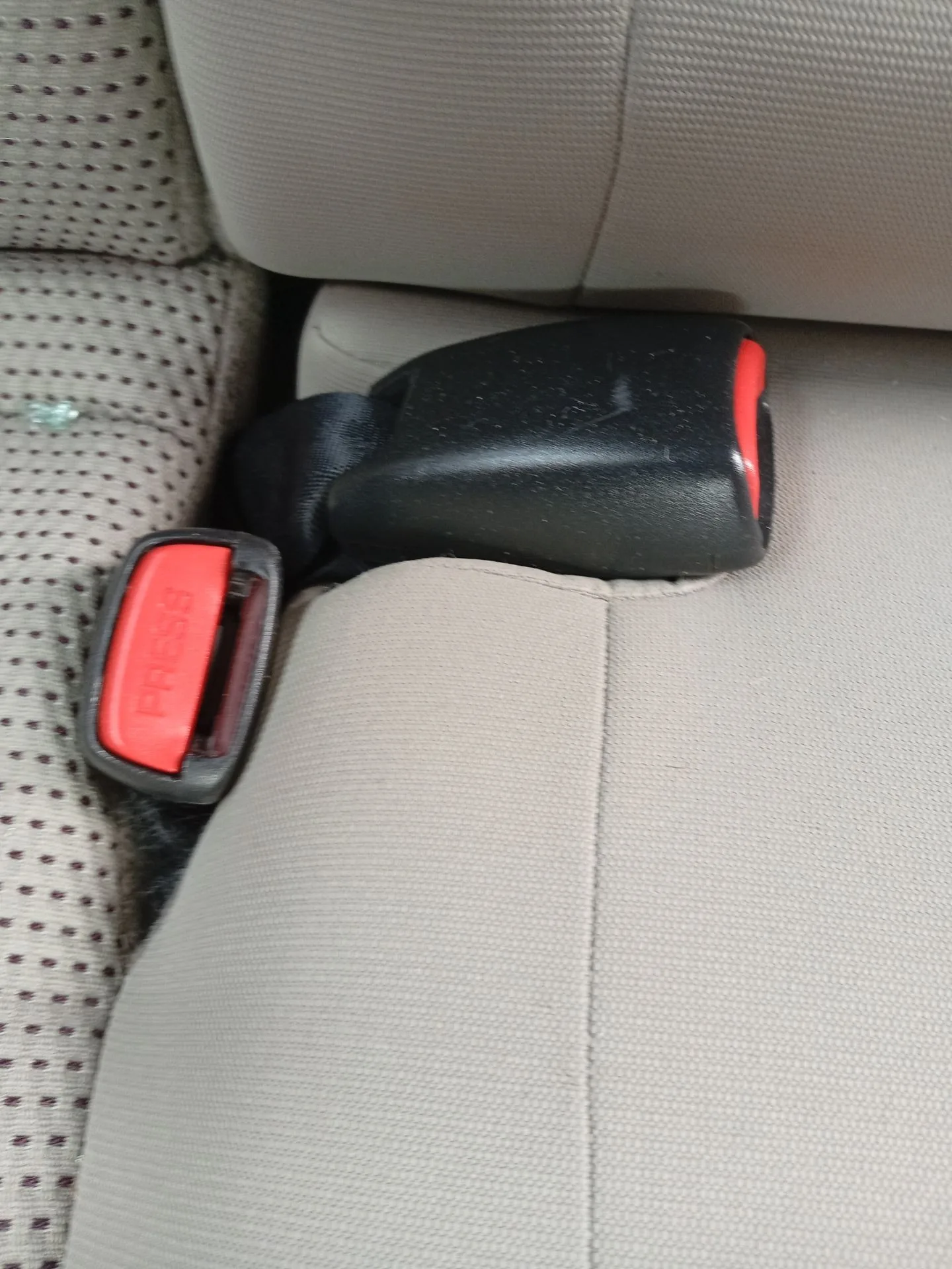 Enganche Cinturon Trasero Derecho para Mazda 3 (Bk)