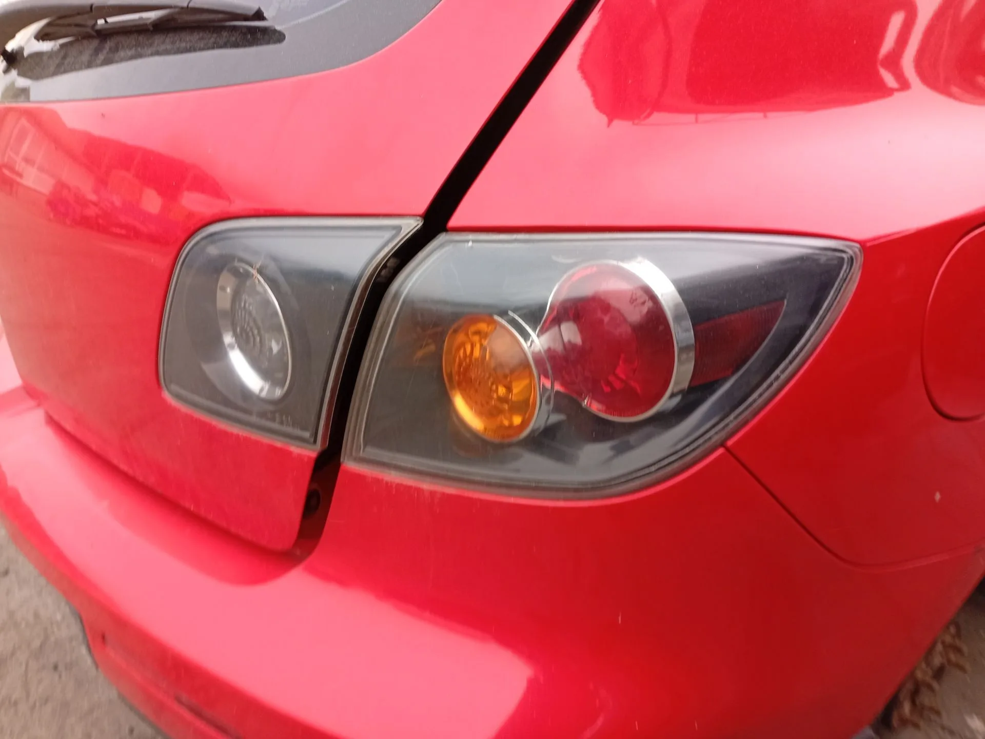 Piloto Trasero Derecho para Mazda 3 (Bk)
