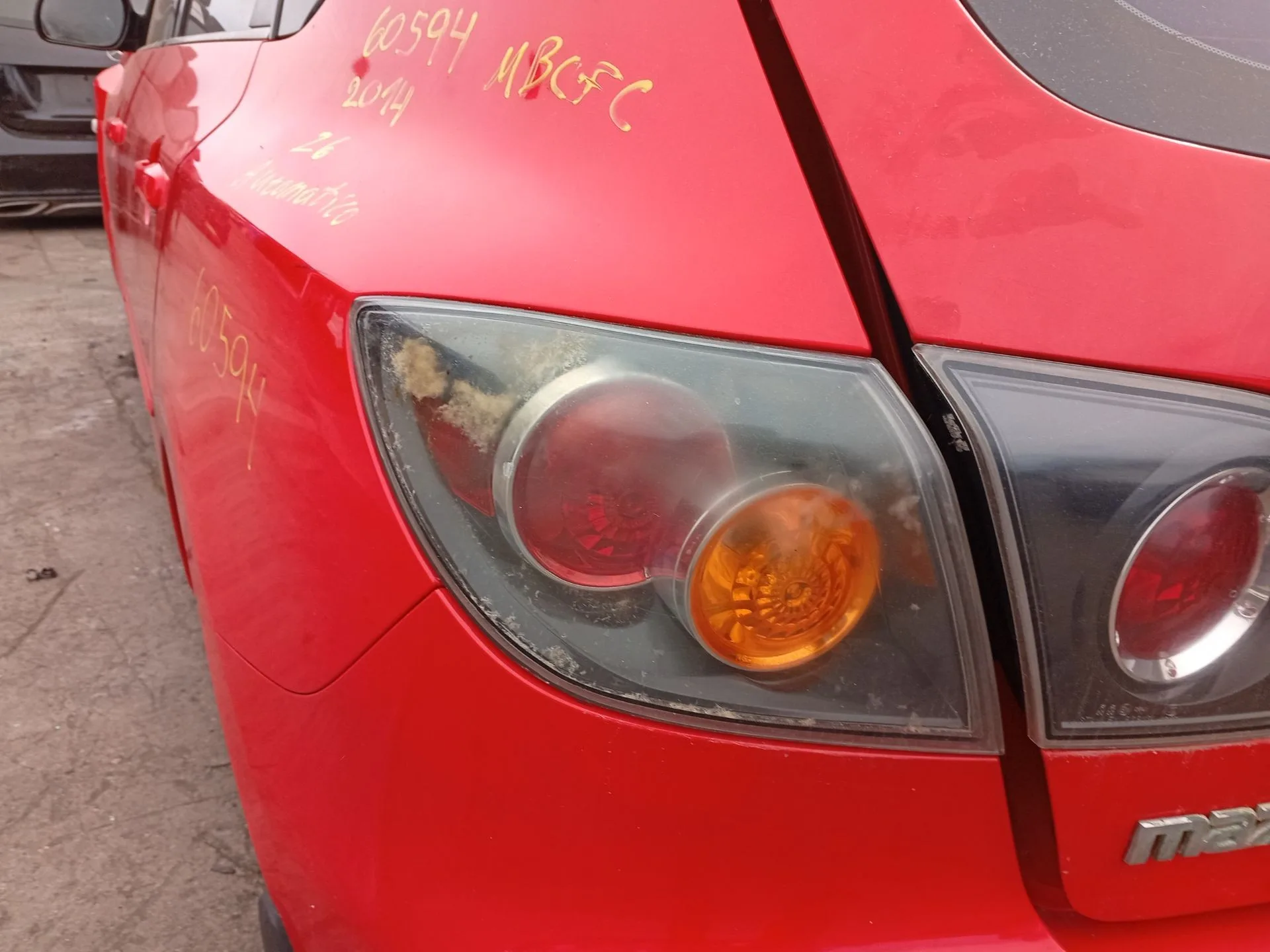 Piloto Trasero Izquierdo para Mazda 3 (Bk)