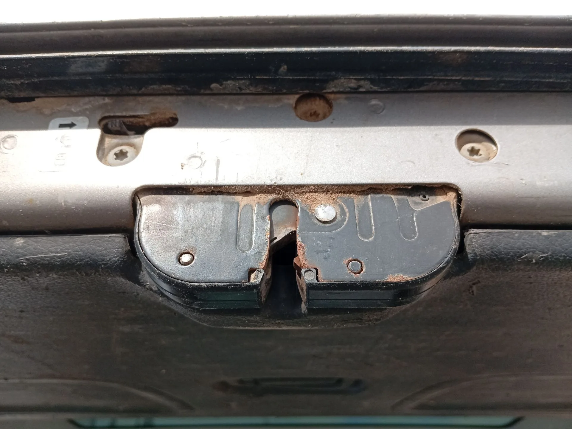 Cerradura Maletero / Porton para Mercedes-Benz Viano (W639)