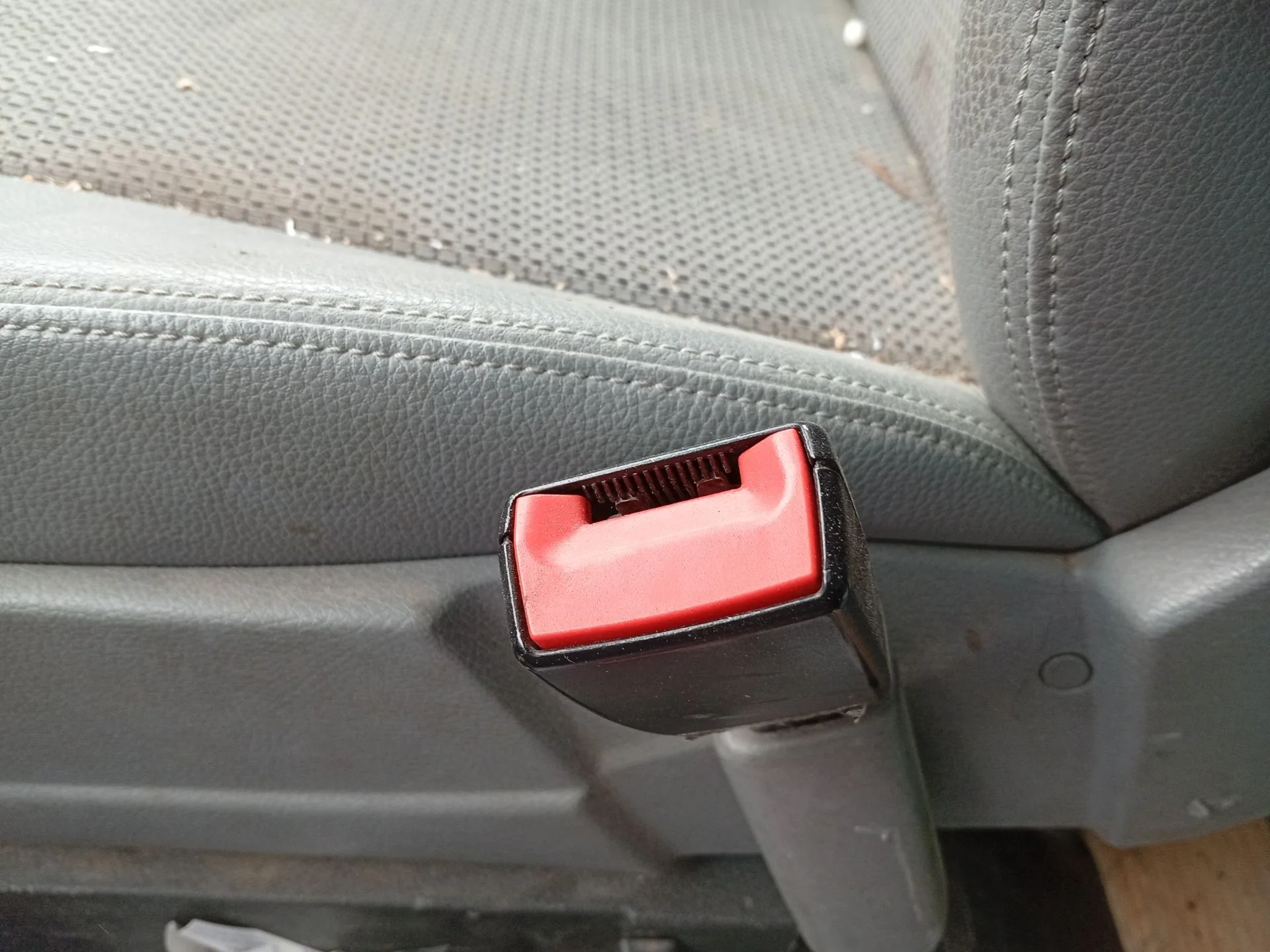 Enganche Cinturon Delantero Derecho para Mercedes-Benz Viano (W639)