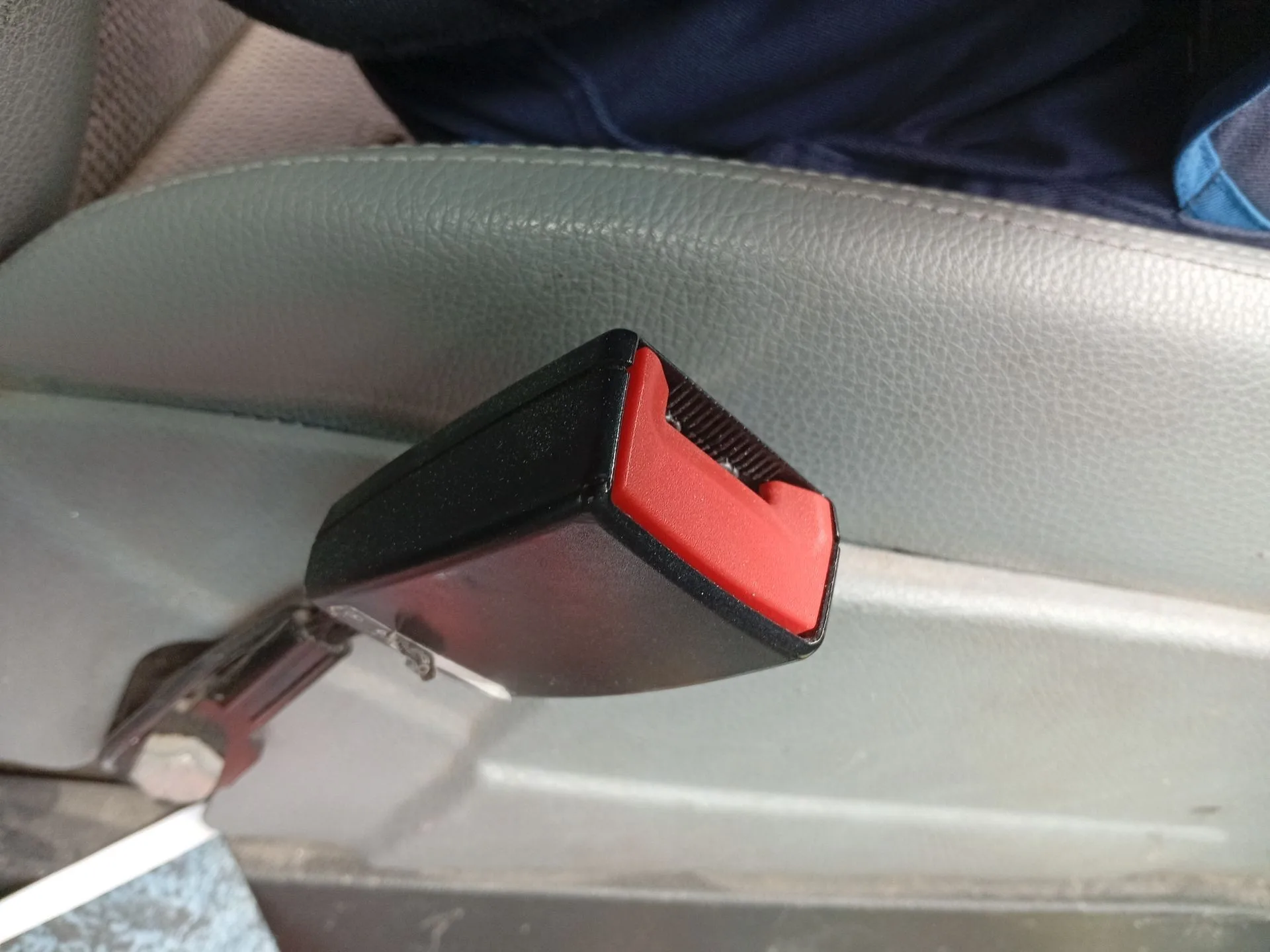 Enganche Cinturon Delantero Izquierdo para Mercedes-Benz Viano (W639)