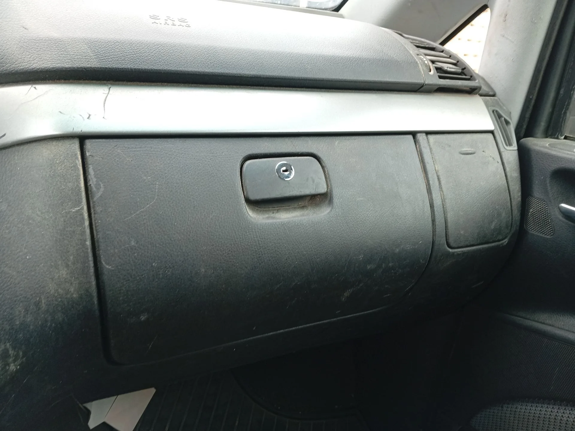 Guantera para Mercedes-Benz Viano (W639)