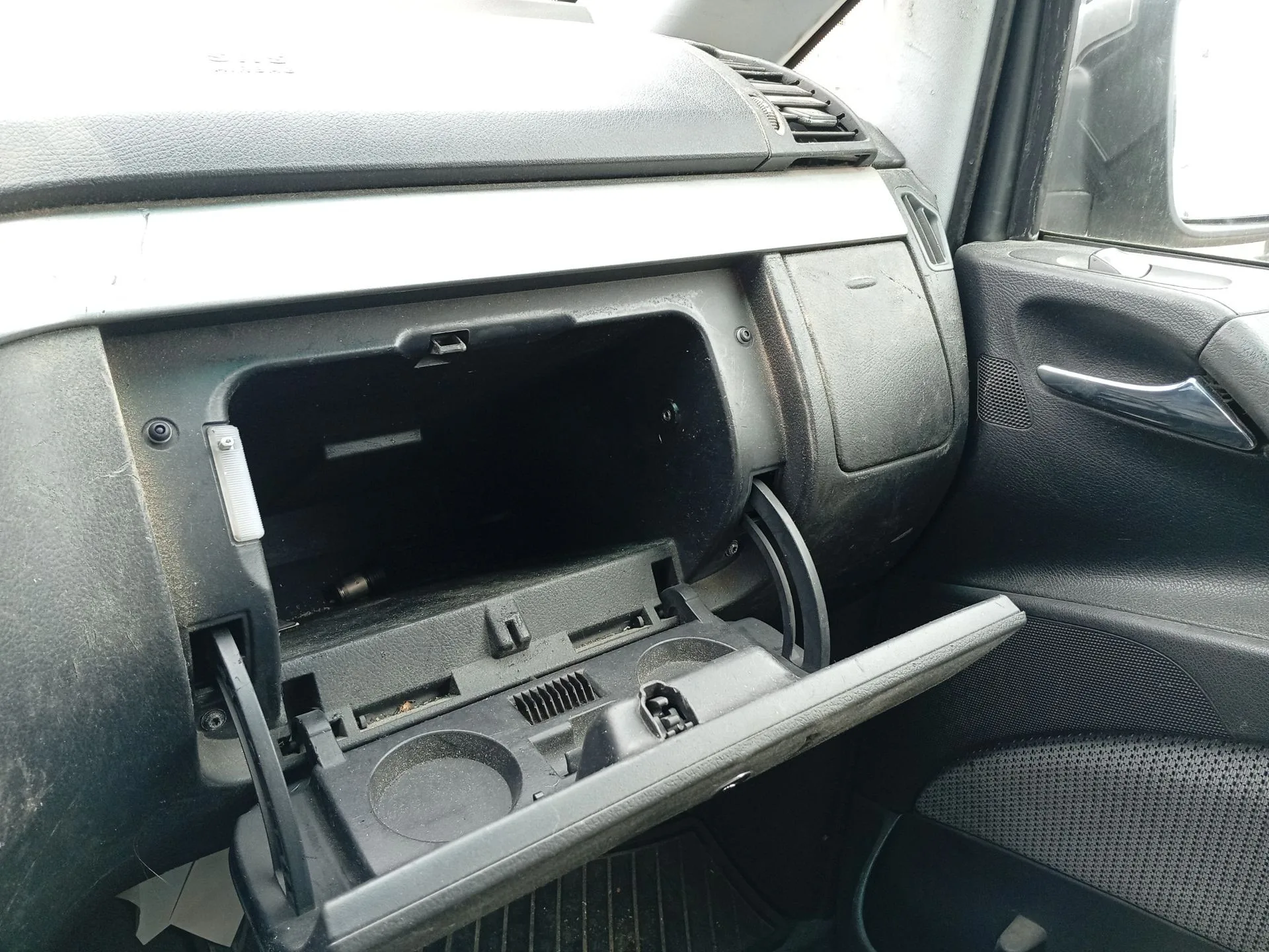 Guantera para Mercedes-Benz Viano (W639)