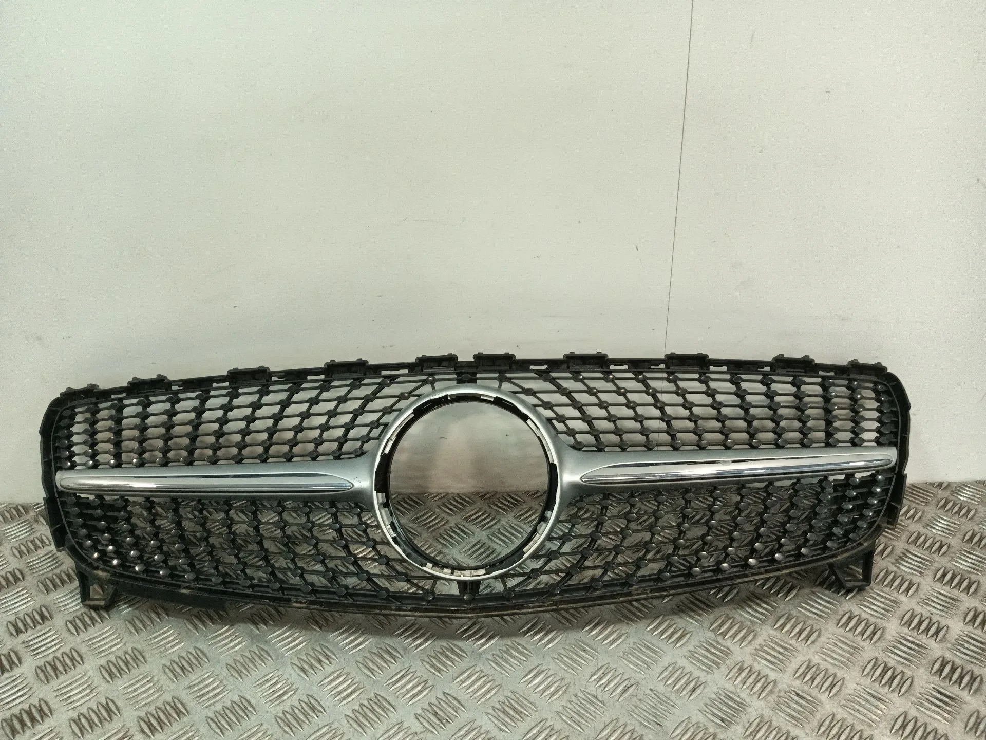 Rejilla Delantera para Mercedes-Benz Clase A (W176)
