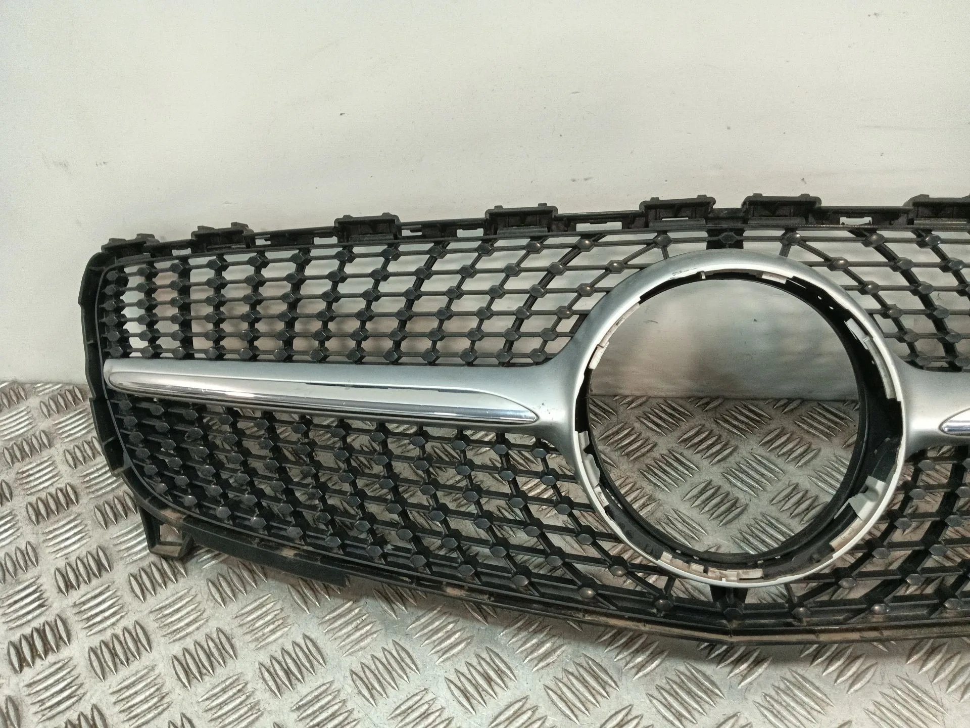 Rejilla Delantera para Mercedes-Benz Clase A (W176)
