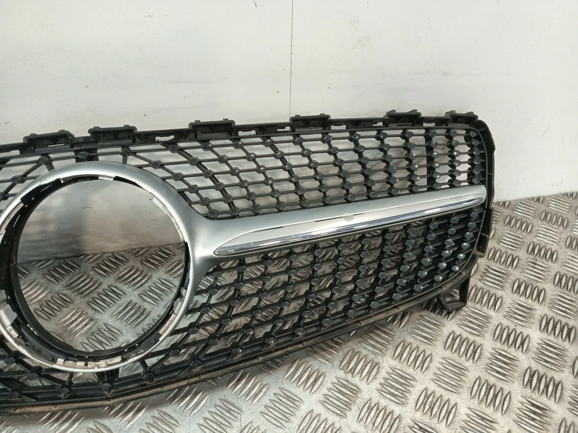 Rejilla Delantera para Mercedes-Benz Clase A (W176)