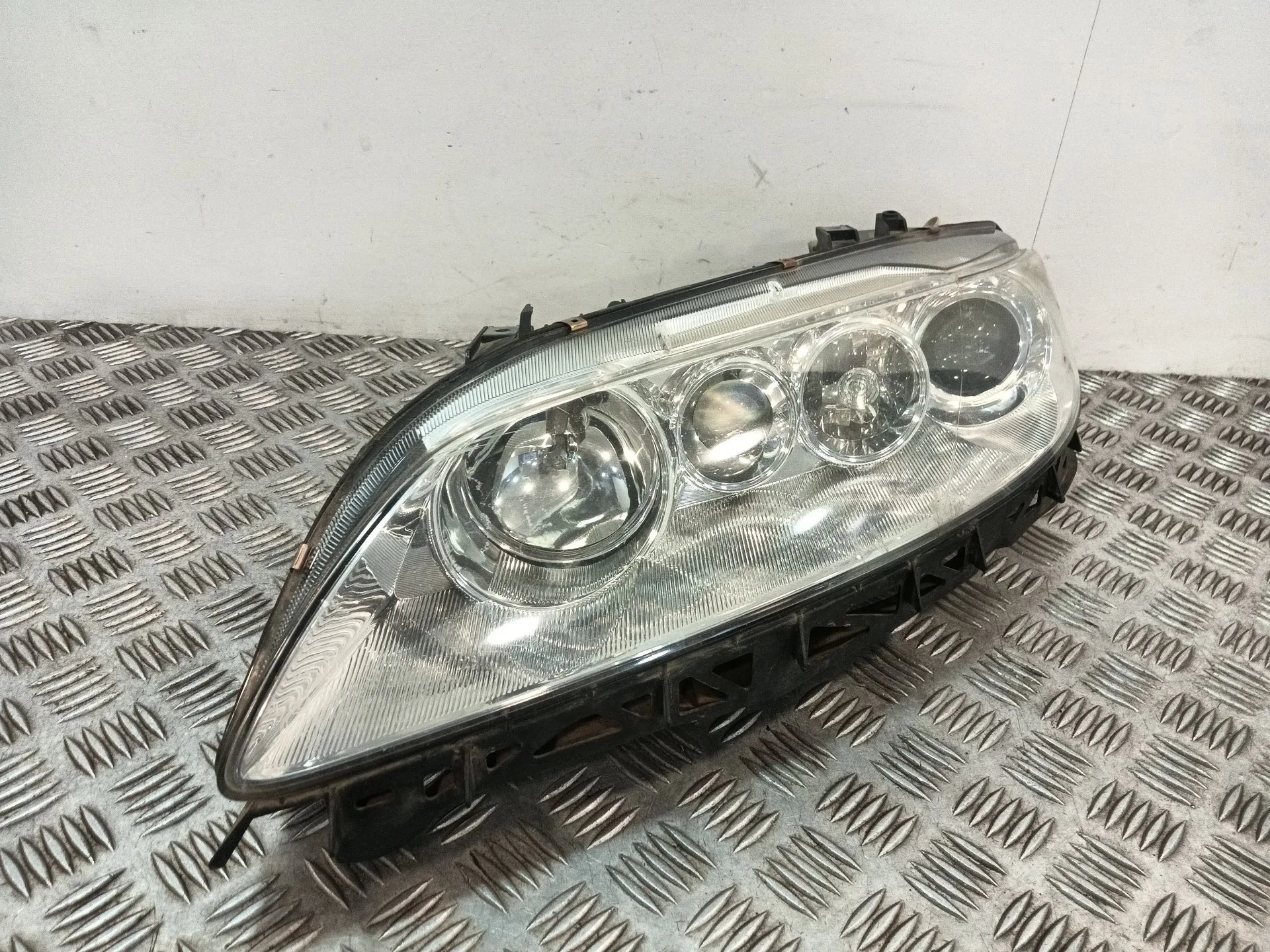 Faro Izquierdo para Mazda 6 Hatchback (Gg)