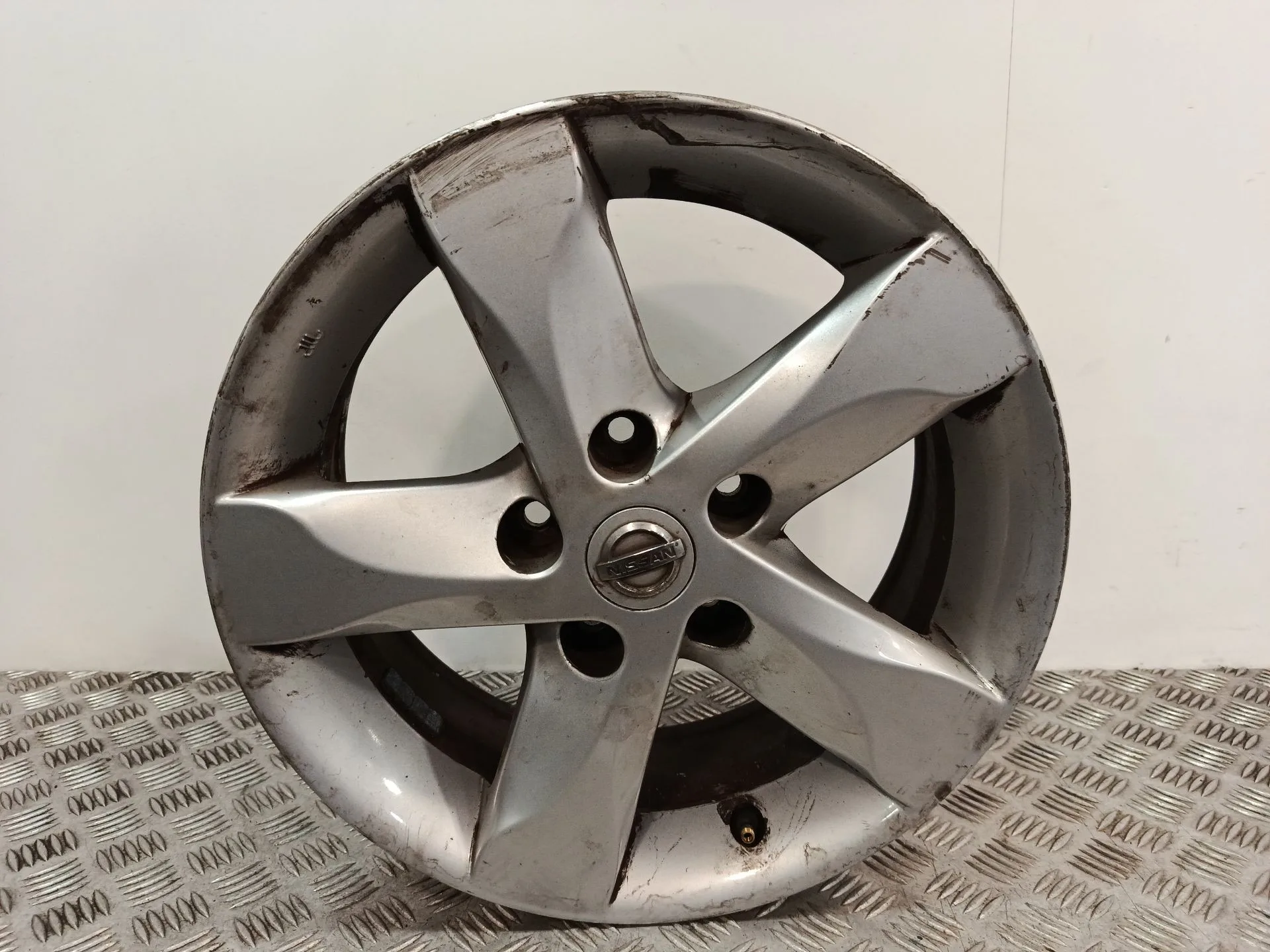 Llanta para Nissan Note (E12)