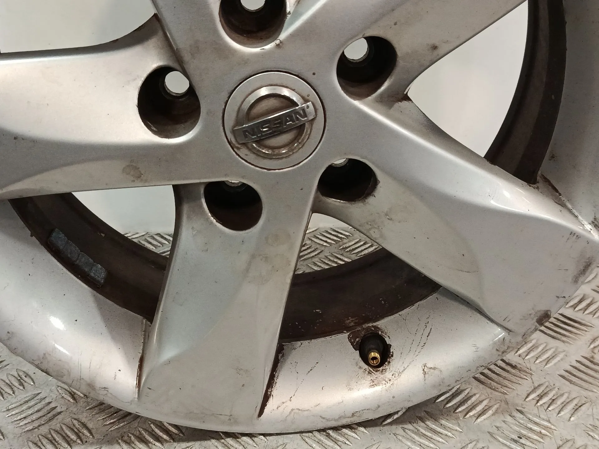Llanta para Nissan Note (E12)