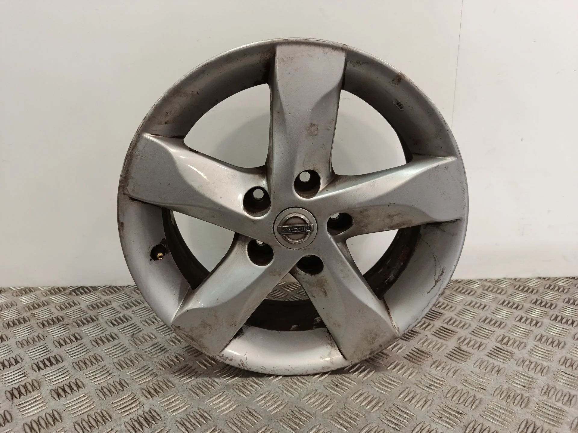 Llanta para Nissan Note (E12)
