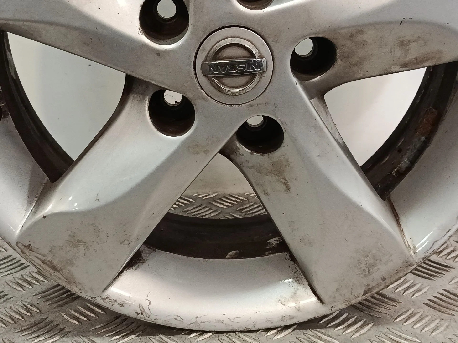Llanta para Nissan Note (E12)