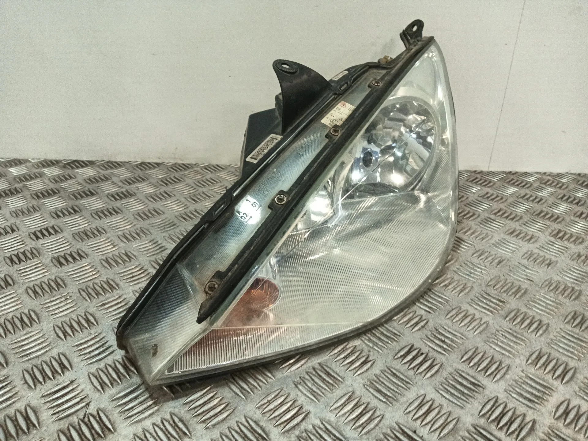 Faro Izquierdo para Ford Focus I (Daw, Dbw)