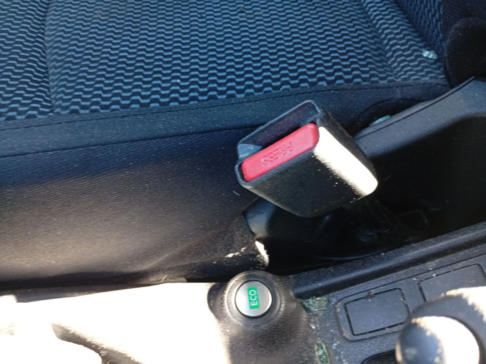 Enganche Cinturon Delantero Derecho para Nissan Note (E12)