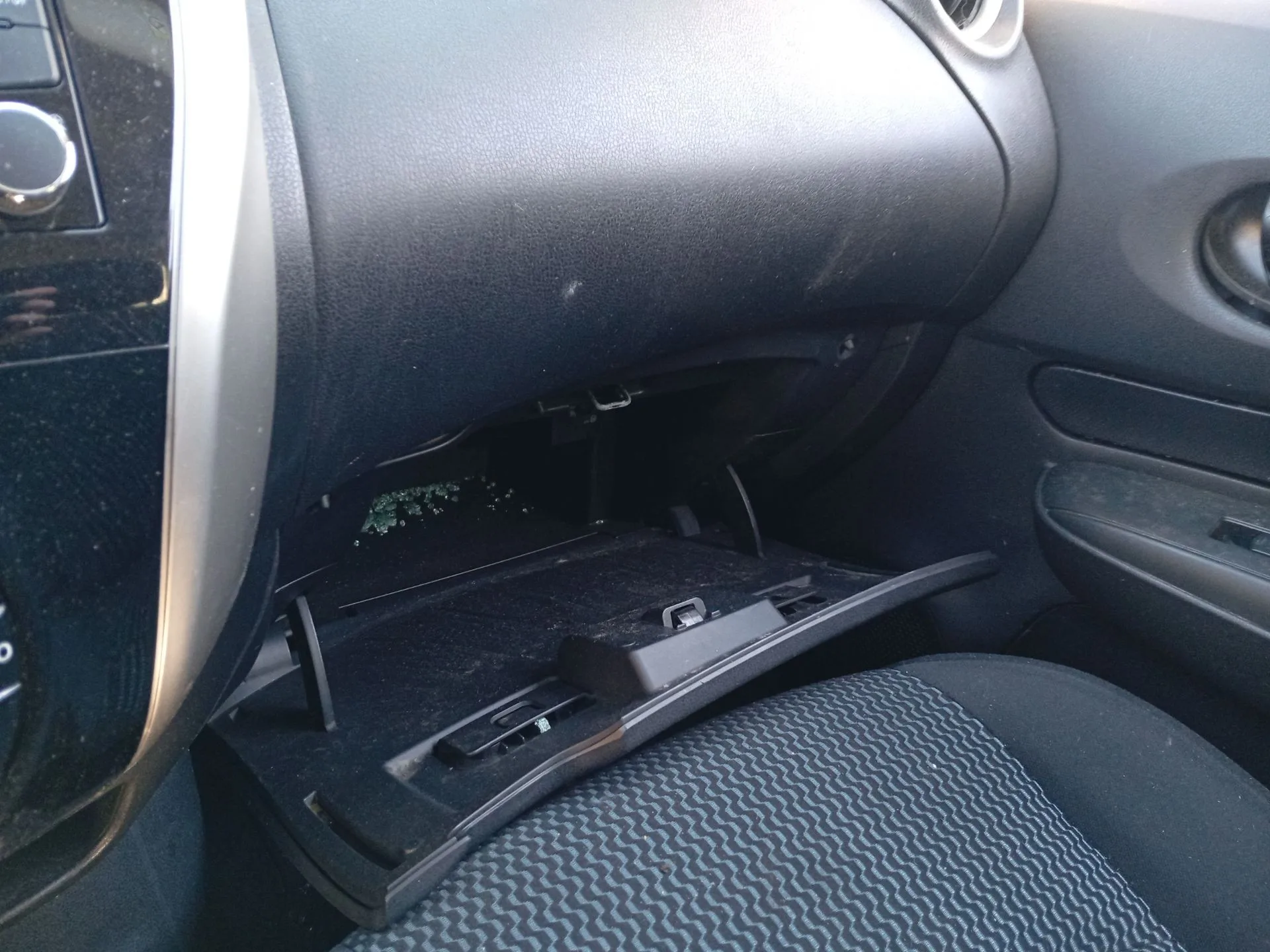 Guantera para Nissan Note (E12)