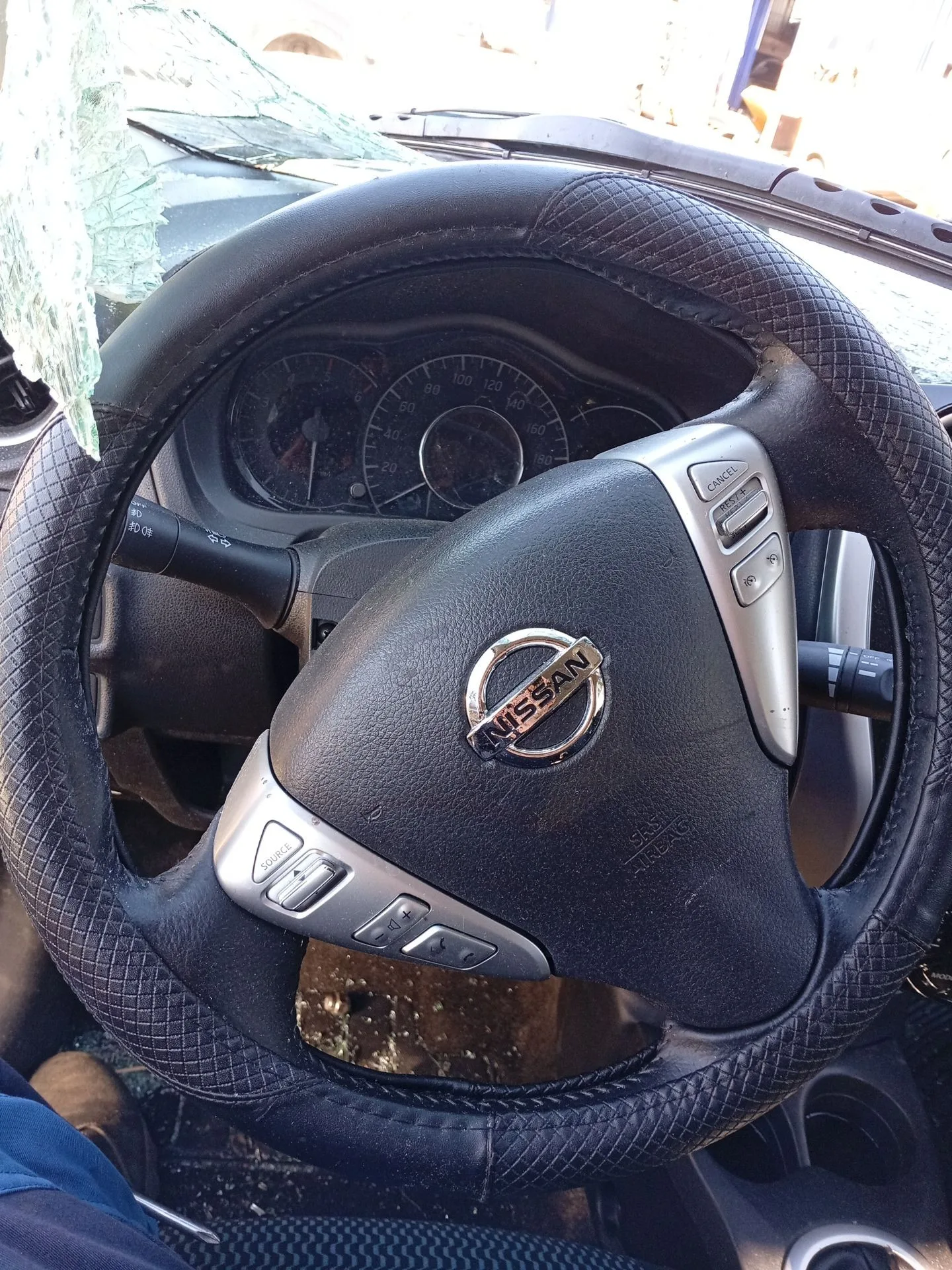 Volante para Nissan Note (E12)