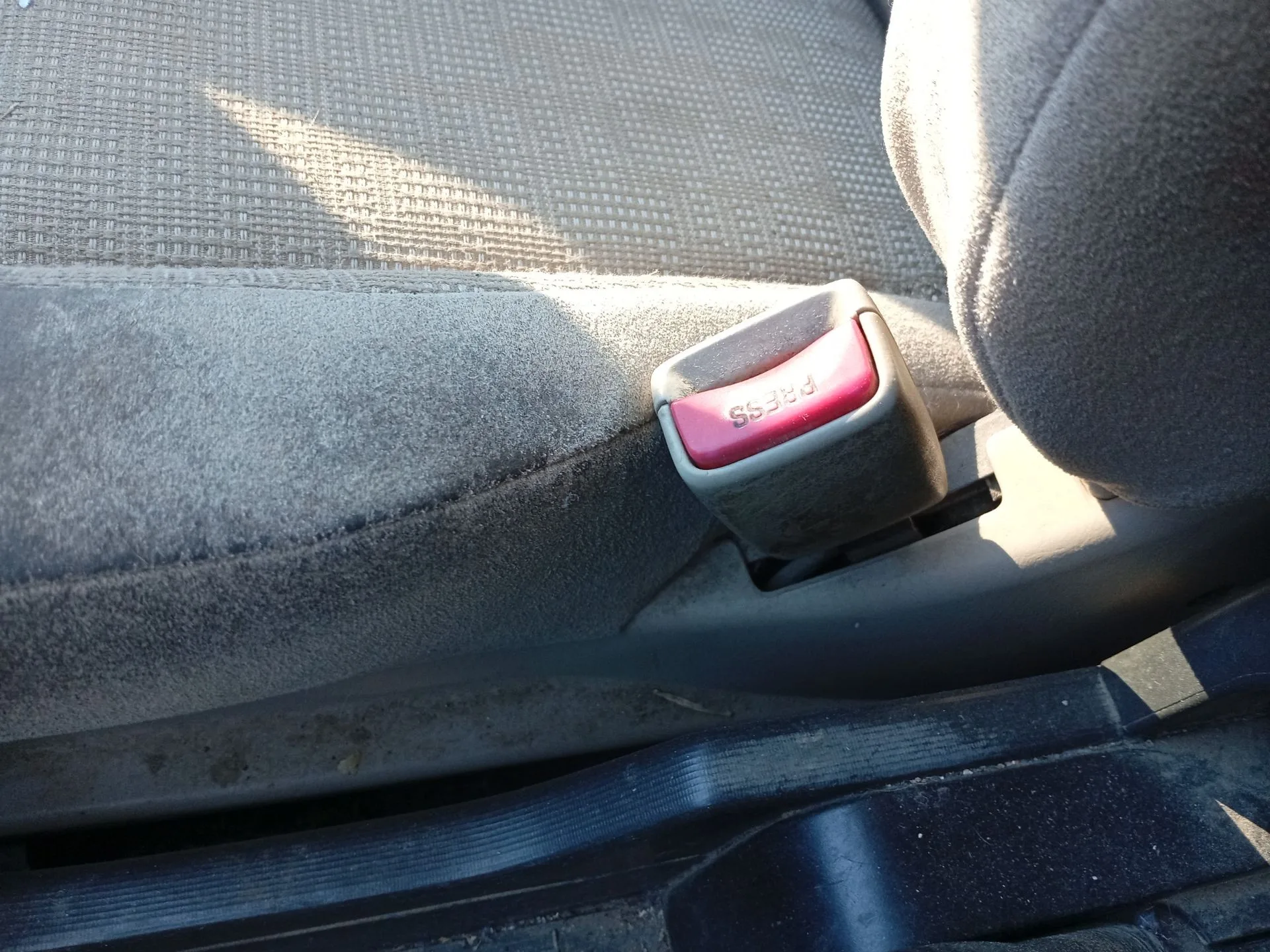Enganche Cinturon Delantero Derecho para Nissan X-Trail I (T30)