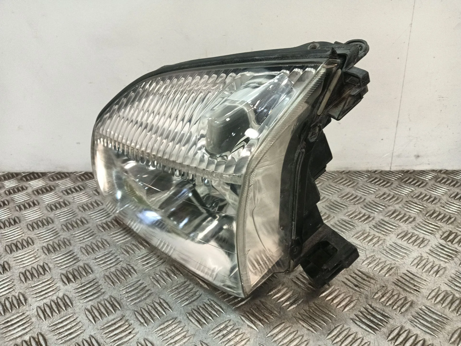 Faro Izquierdo para Nissan X-Trail I (T30)